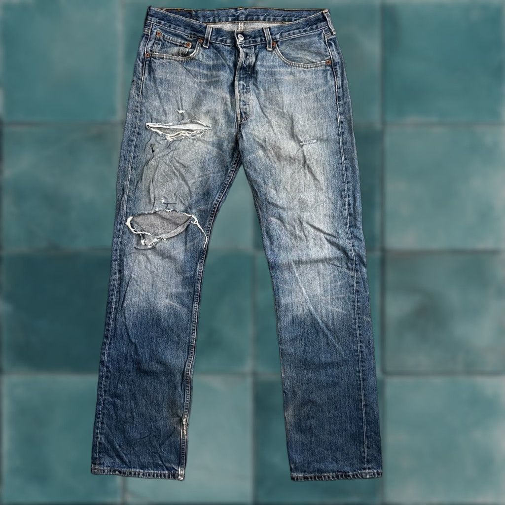 Levi's VINTAGE Levi's 501 Jeans - Denim Straight Fit - Blue Light Wash - 34x34 - Men / Regular Rise - 90s Theme Size US 34 / EU 50 - 1 Thumbnail
