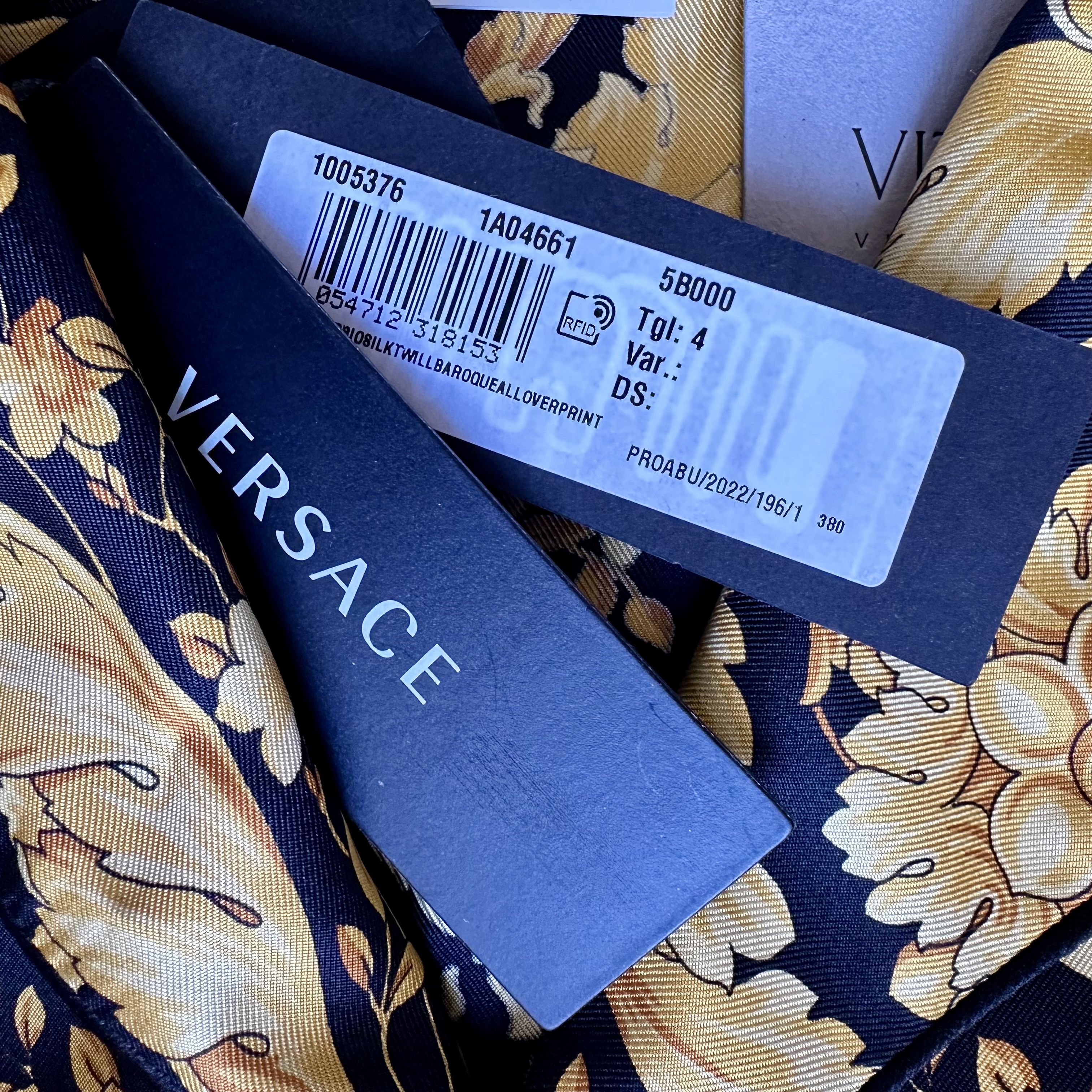 Versace $1,825 VERSACE Barocco-Print SILK PAJAMA TOP Size 4 IT / M Size US M / EU 48-50 / 2 - 7 Thumbnail