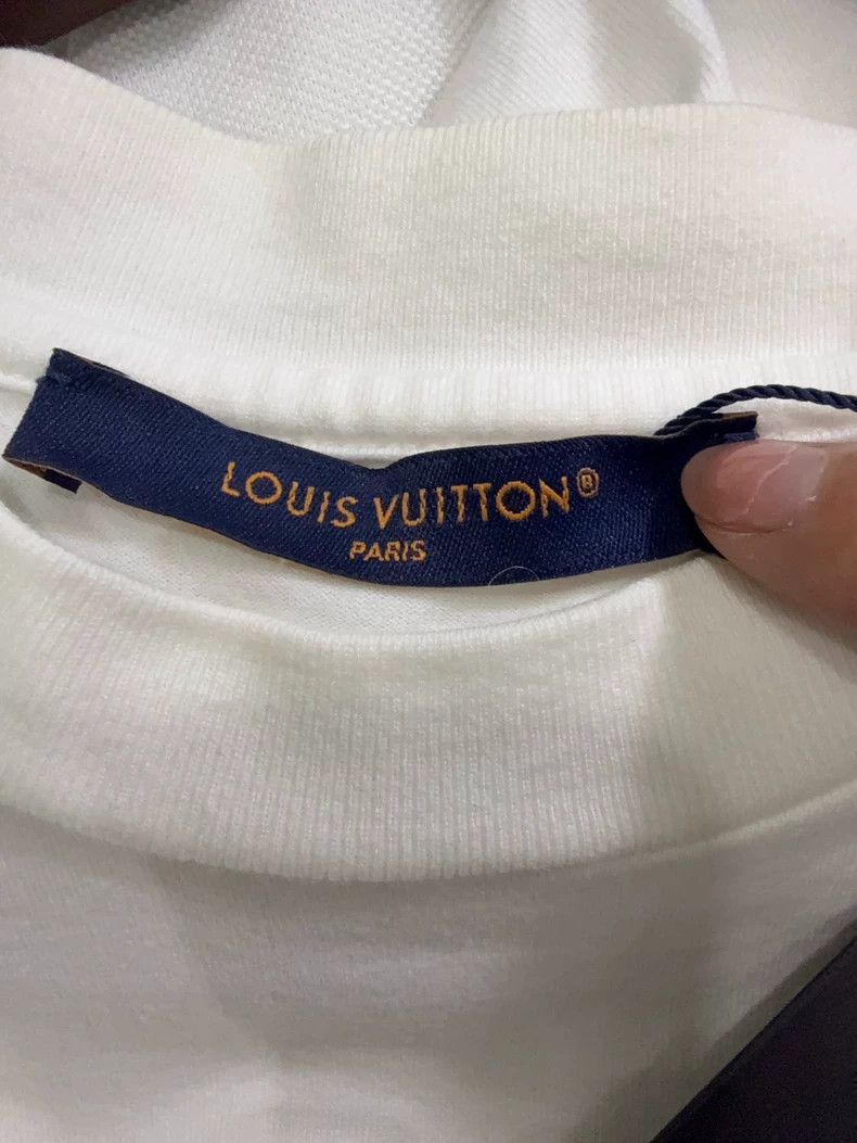 Louis Vuitton Louis Vuitton White Embossed Short Sleeve T-shirt Size US S / EU 44-46 / 1 - 3 Thumbnail