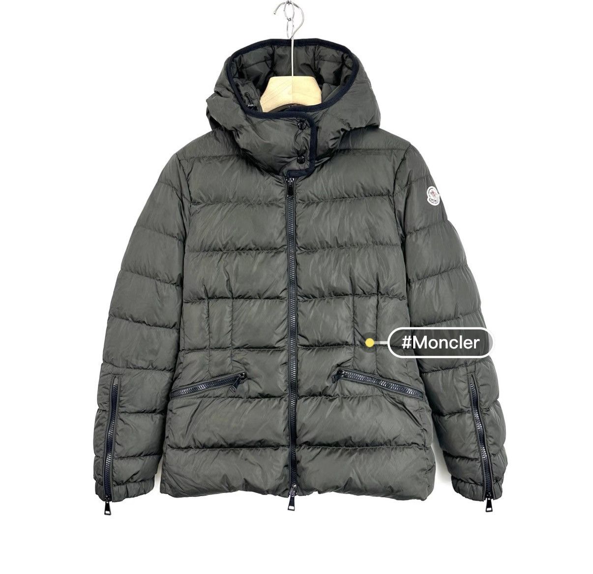 Moncler Moncler Betula Cropped Down Jacket with Waist Cinching K12 Size US M / EU 48-50 / 2 - 1 Thumbnail