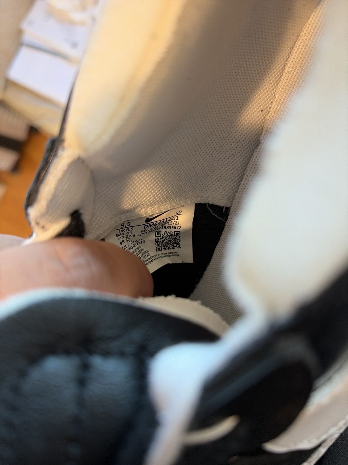Nike × Sacai Sacai X Nike blazer low "Black Patent Leather" Size US 9.5 / EU 42-43 - 6 Thumbnail