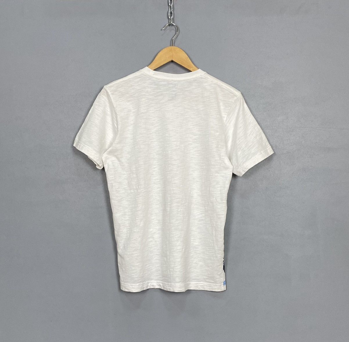 Uniqlo Uniqlo Hokusai Blue Size S T-Shirt Wave off Kanagawa White Size US S / EU 44-46 / 1 - 8 Thumbnail