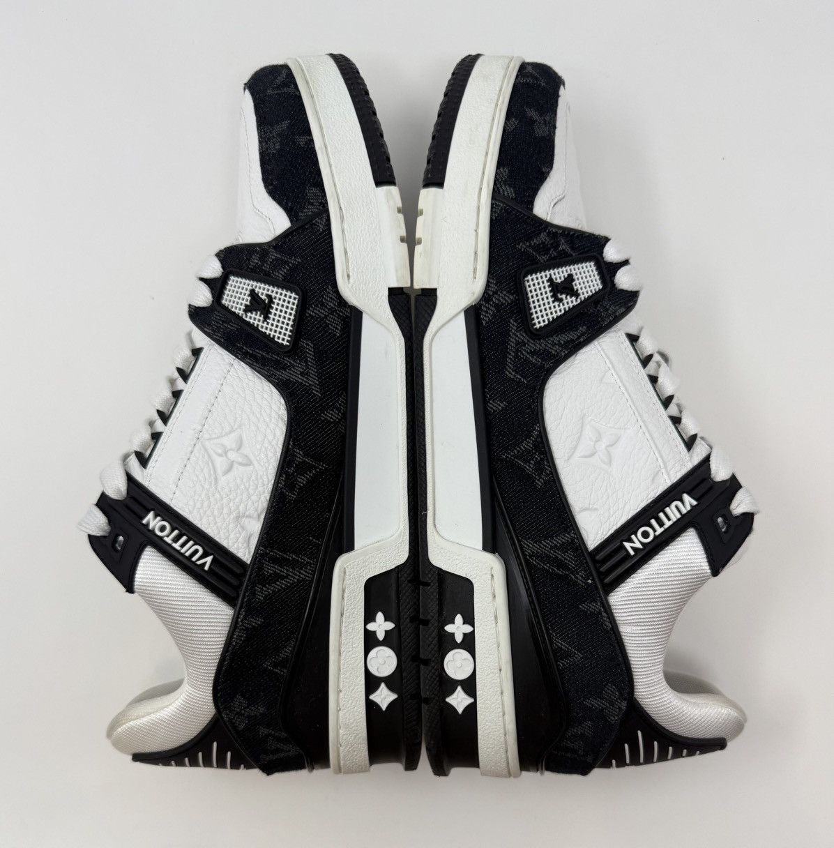 Louis Vuitton Louis Vuitton Trainer Sneaker Black/White Size US 9 / EU 42 - 3 Thumbnail