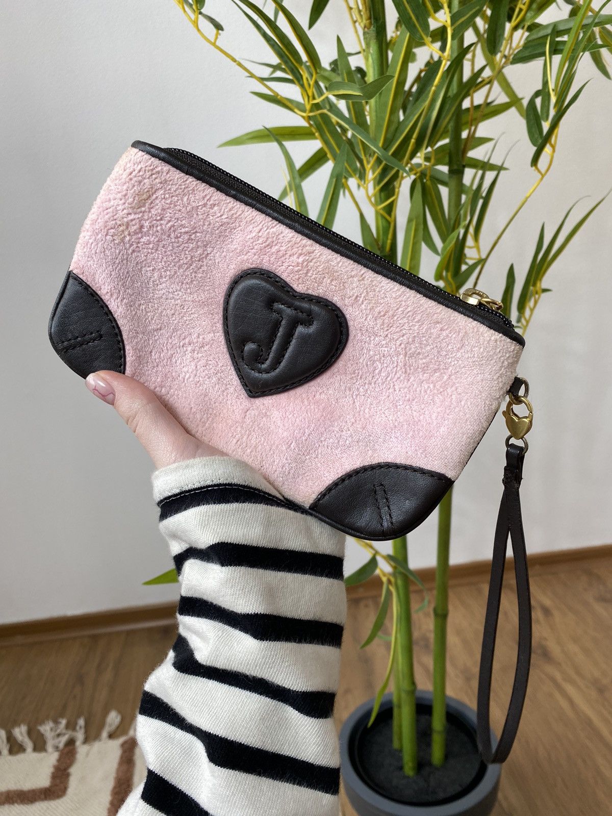 Juicy Couture VINTAGE JUICY COUTURE PLUSH COIN POUCH WALLET Size ONE SIZE - 2 Thumbnail