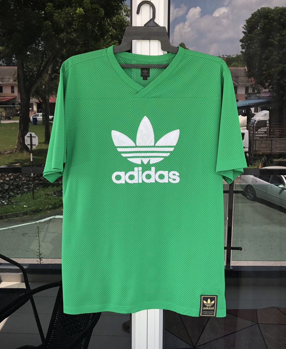 Adidas Vintage Adidas Big logo Basketball Jersey Shirt Size US L / EU 52-54 / 3 - 1 Thumbnail