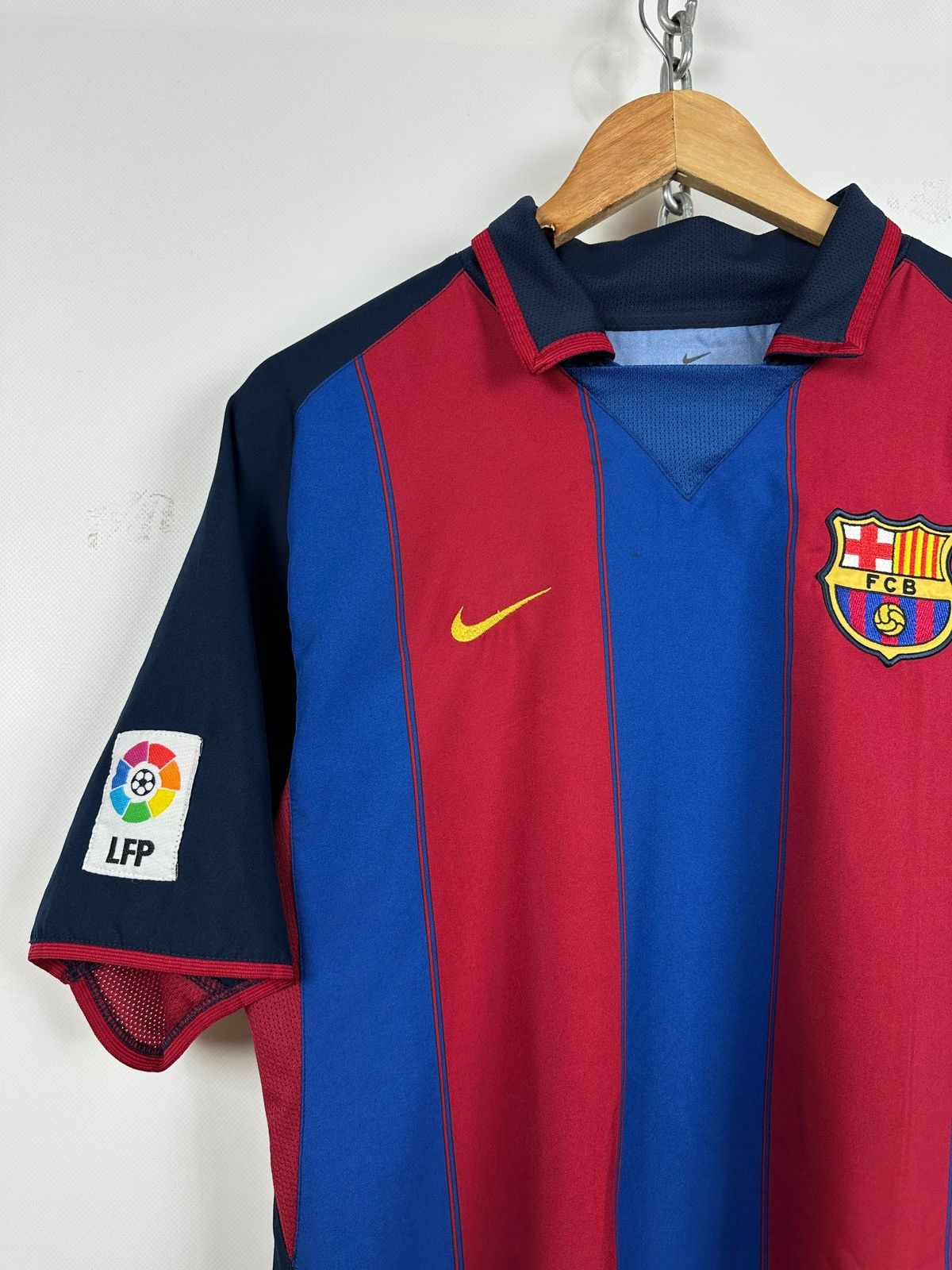 Nike 2003/04 Vintage Nike FC Barcelona Ronaldinho Soccer Jersey Size US M / EU 48-50 / 2 - 4 Thumbnail