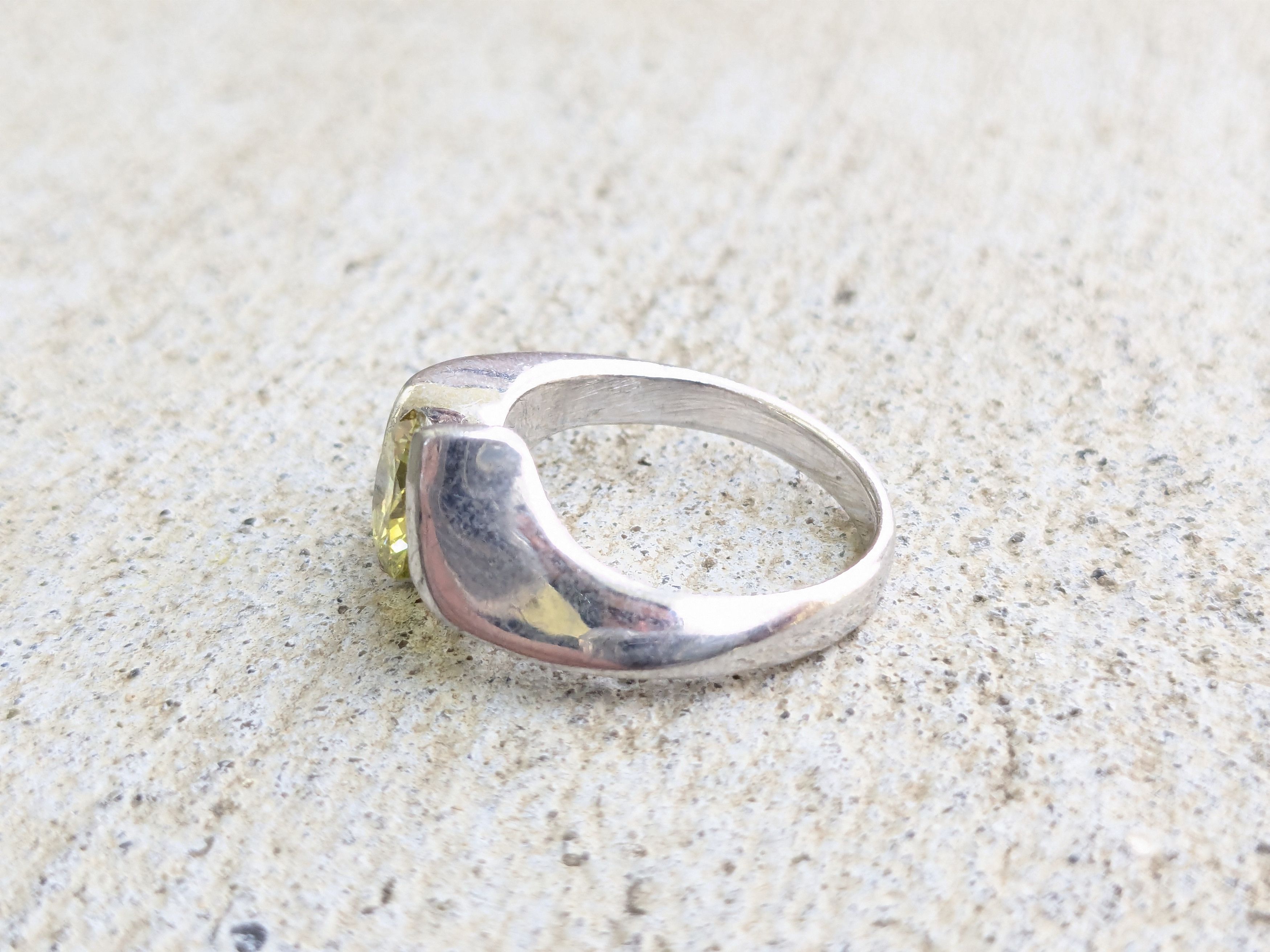 Jewelry × Sterling Silver × Vintage Sterling Silver Ring Green CZ Round Faceted Bypass 7.75 Size ONE SIZE - 5 Thumbnail