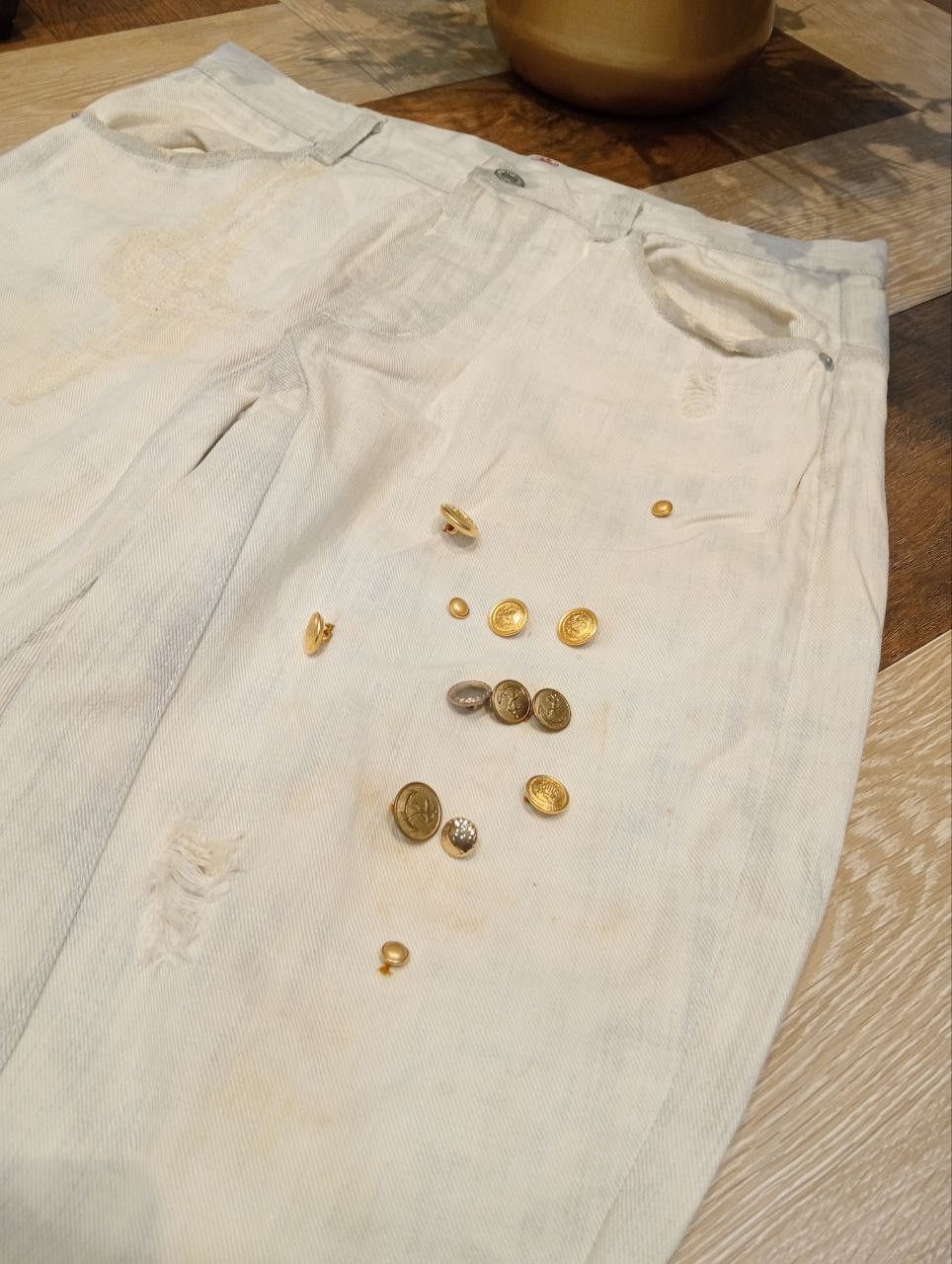 Issey Miyake SUNAOKUWAHARA BY ISSEY MIYAKE DISTRESSED BUTTON JEANS Size US 32 / EU 48 - 6 Thumbnail