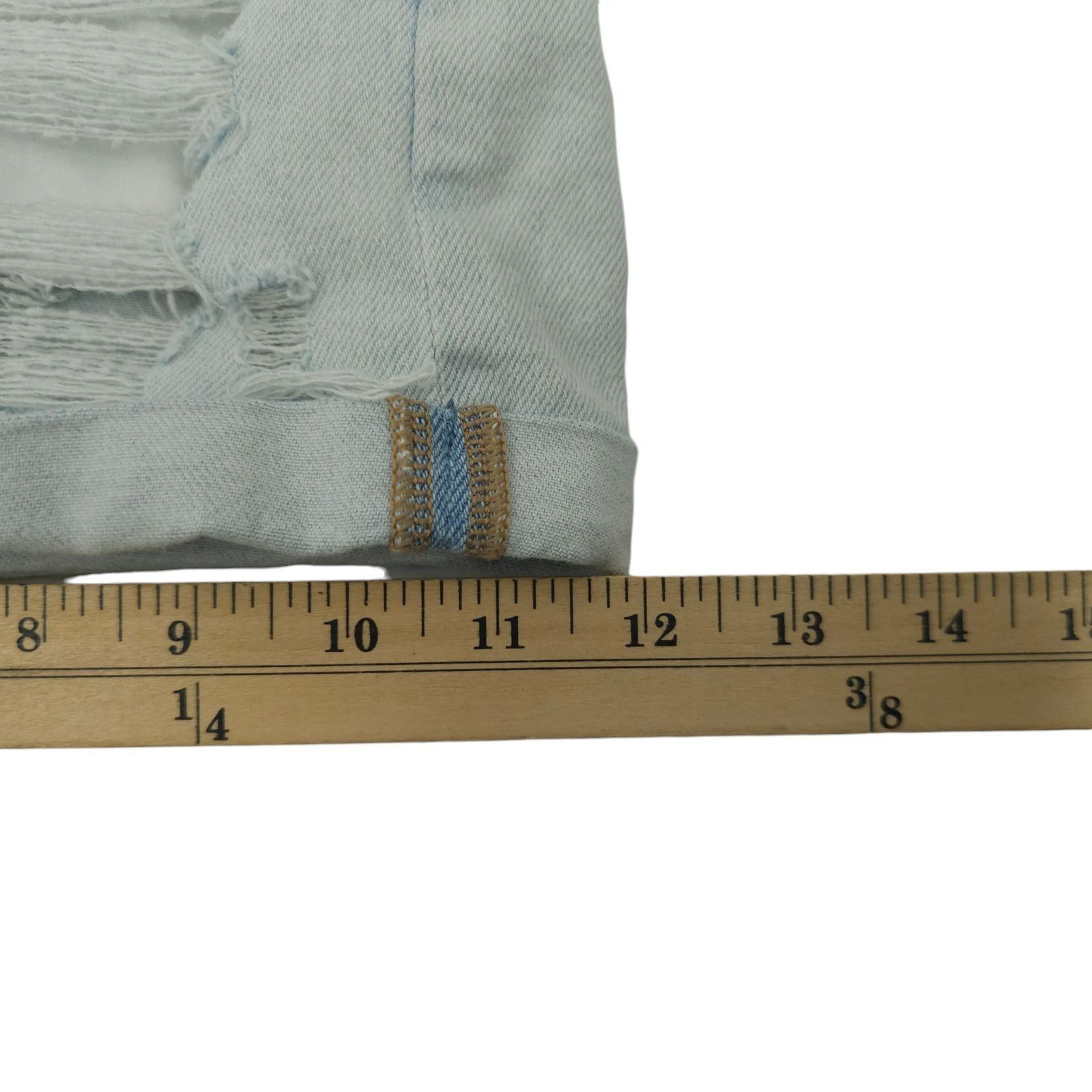 American Eagle Outfitters American Eagle Mom Shorts Size 10 Light Wash Distressed Size 32" / US 10 / IT 46 - 20 Thumbnail