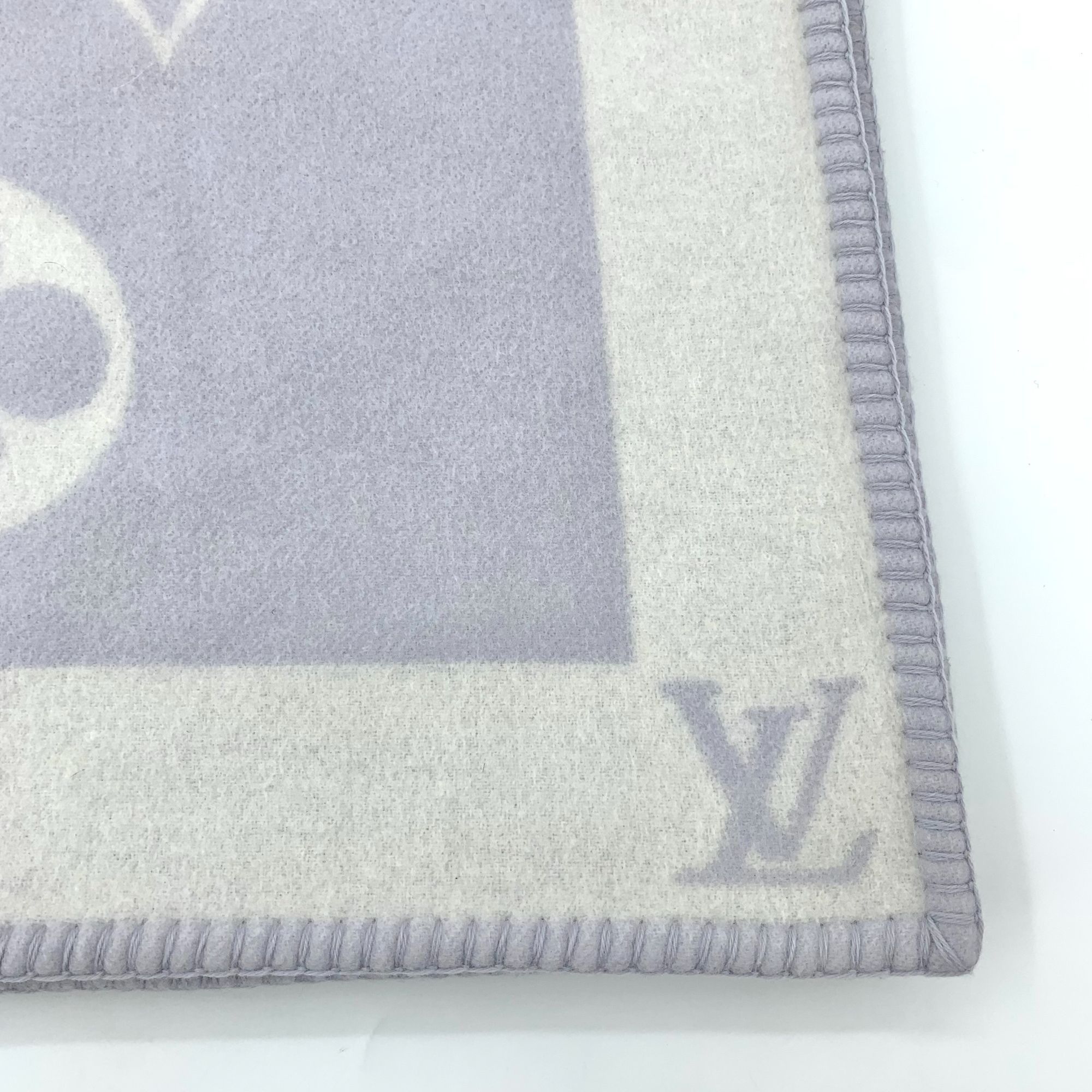 Louis Vuitton Louis Vuitton Light Purple Monogram Wool & Cashmere Blanket Size ONE SIZE - 7 Thumbnail