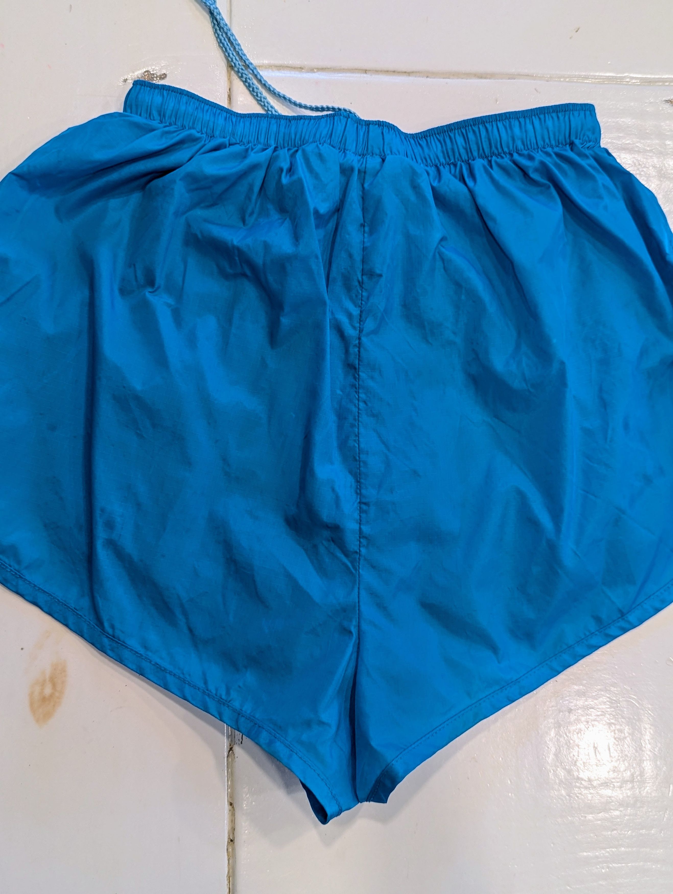 Nike Vintage 80s Nike Nylon Sprinter Shorts Blue Size M Rare Size 27" / US 4 / IT 40 - 5 Thumbnail