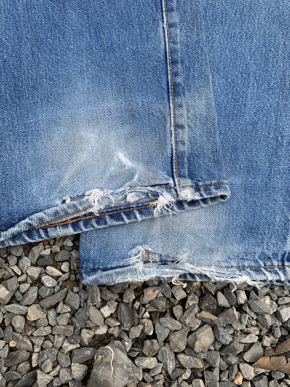 Levi's VINTAGE LEVIS 501 BIG E 555 SELVEDGE FADED DISTRESSED DENIM Size US 29 - 24 Thumbnail