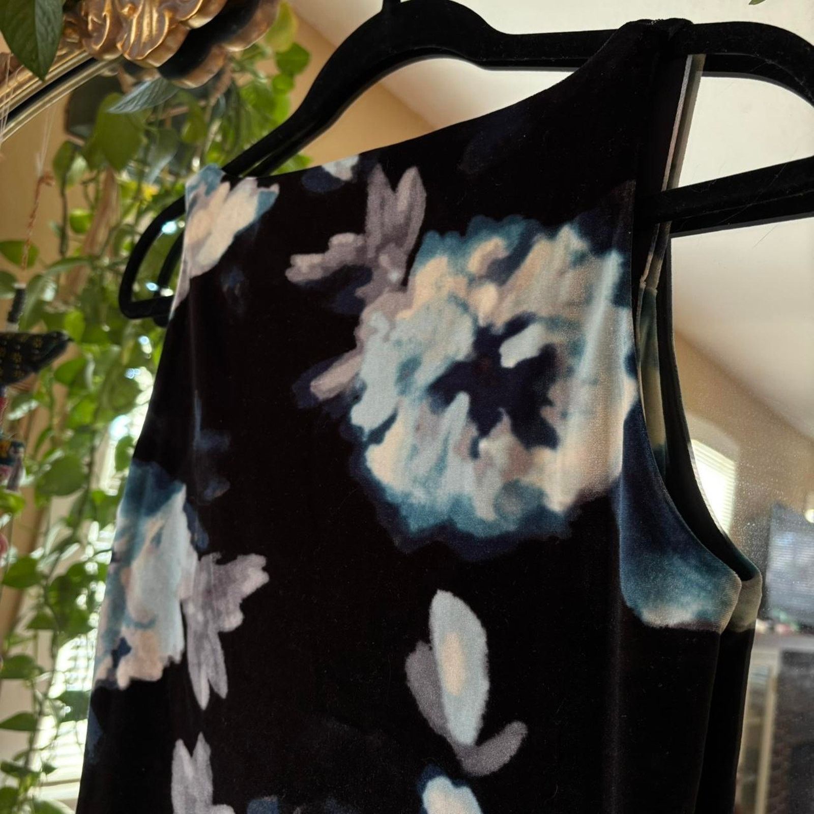 White House Black Market White House Black Market Velvet Floral Cowl Tank Top XS Size XS / US 0-2 / IT 36-38 - 7 Thumbnail