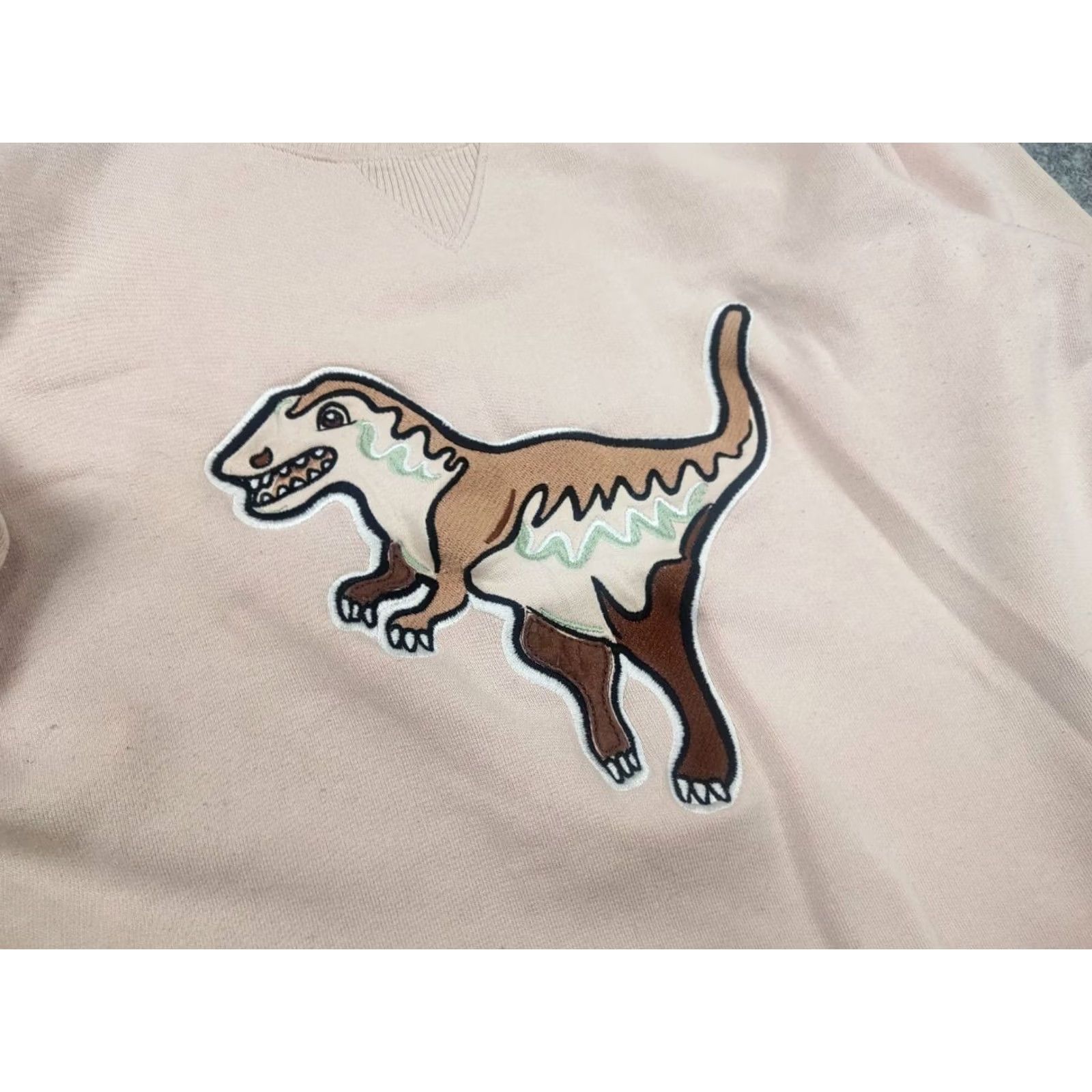 Coach VINTAGE Coach Rexy dinosaur embroidery Logo beige Crew Neck sweatshirt Size S / US 4 / IT 40 - 5 Thumbnail