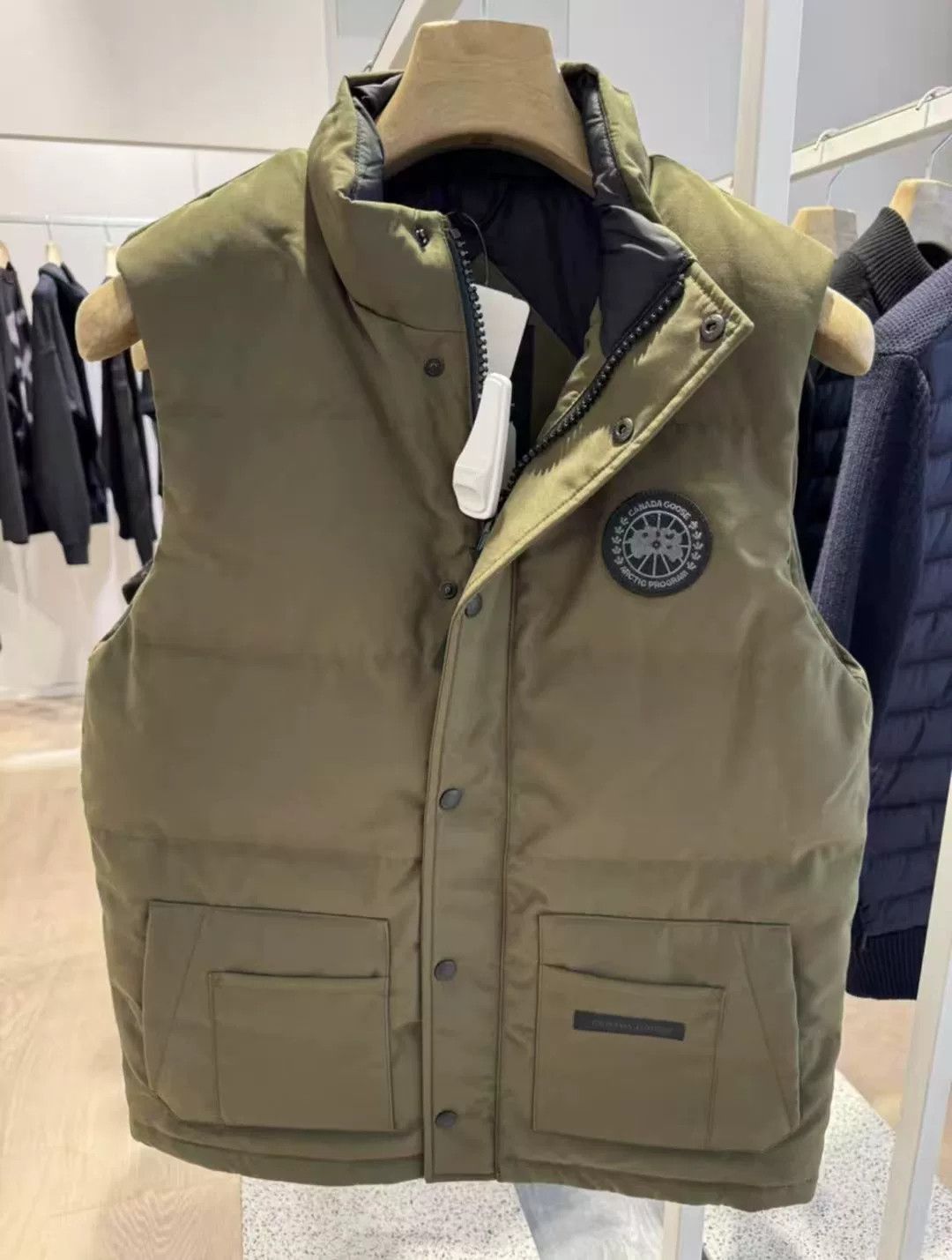 Canada Goose Canada Goose Down Green Tank Top M Men Size US M / EU 48-50 / 2 - 1 Thumbnail
