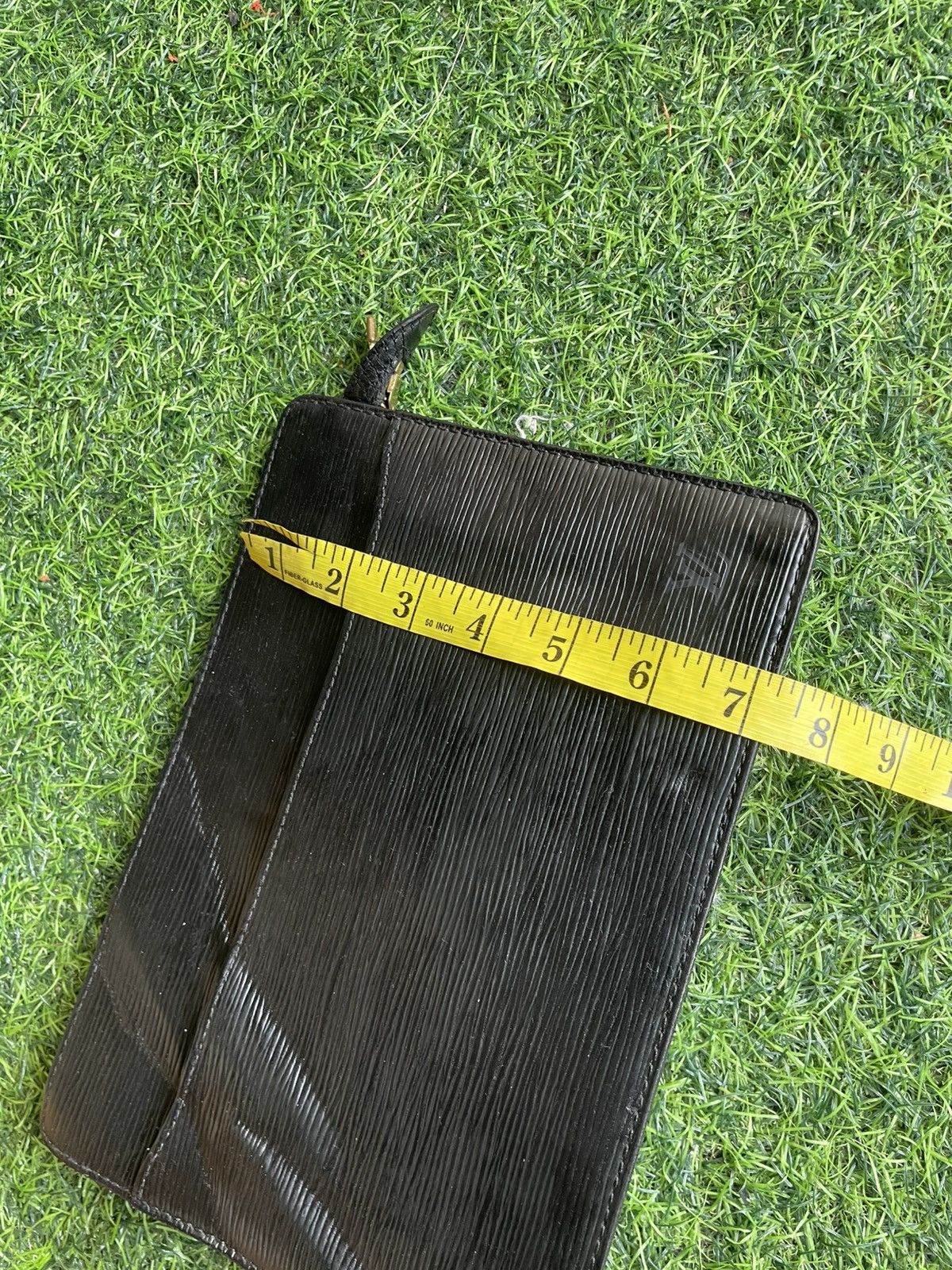 Louis Vuitton Authentic Louis Vuitton Black Epi Leather Clutch Bag Size ONE SIZE - 14 Thumbnail