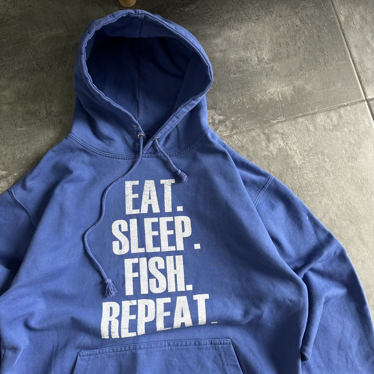 Vintage Vintage Eats Sleep Fish Repeat Hoodie Used Joke Humor Size US M / EU 48-50 / 2 - 5 Thumbnail