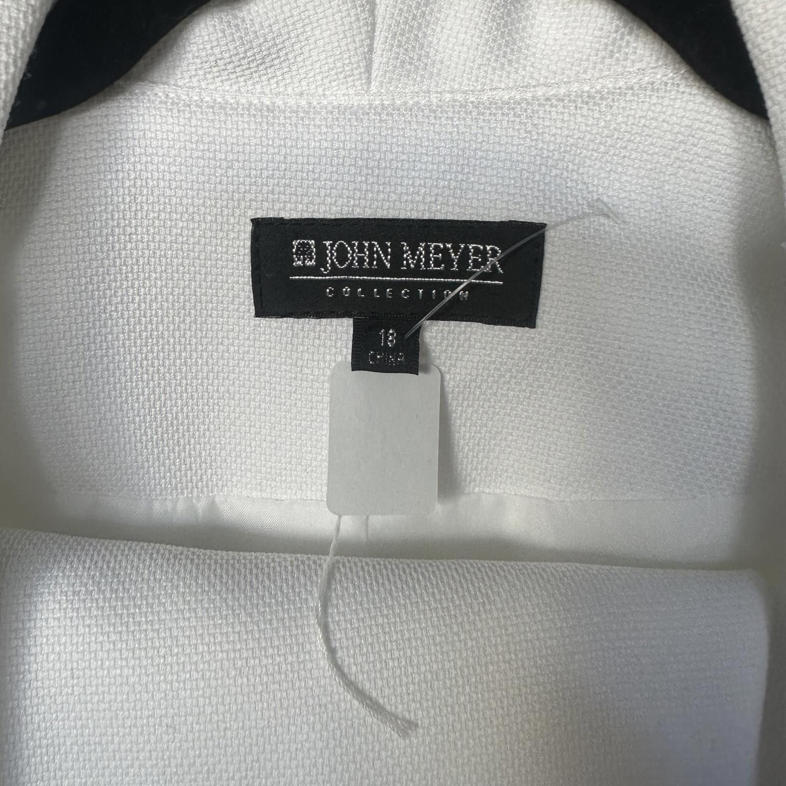 Other John Meyer Women's White Blazer/Pant Suit Size 40" / US 18 - 2 Thumbnail