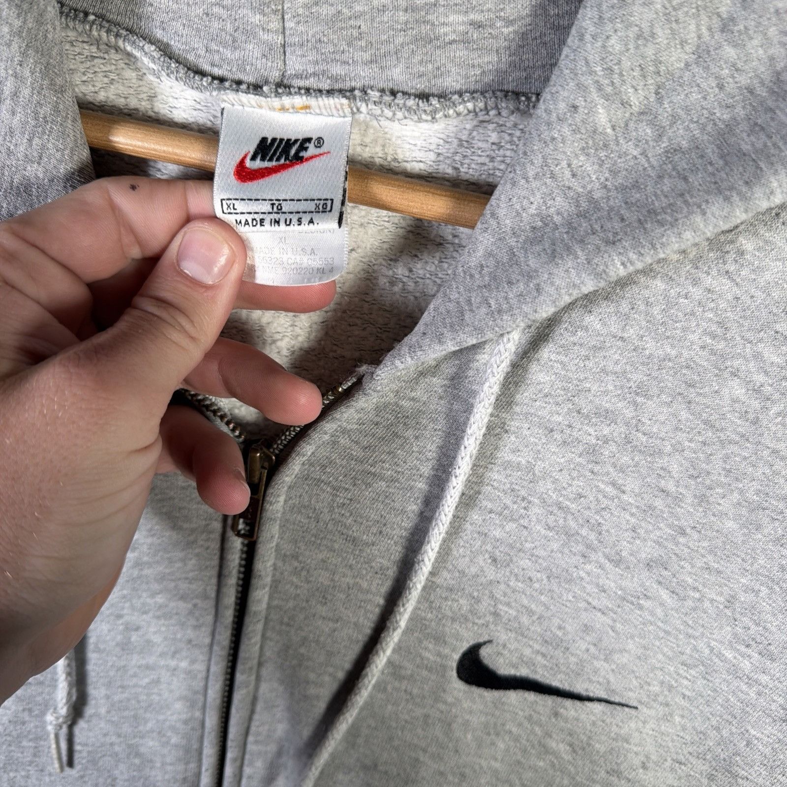 Nike Vintage Nike Hoodie Mens XL Gray Center Swoosh Skate 90s Size US XL / EU 56 / 4 - 4 Thumbnail