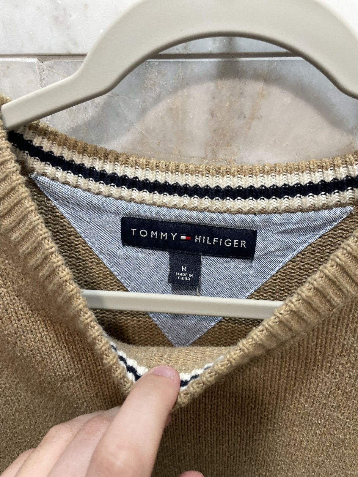 Tommy Hilfiger Tommy Hilfiger tan knitted crewneck Size US M / EU 48-50 / 2 - 3 Thumbnail