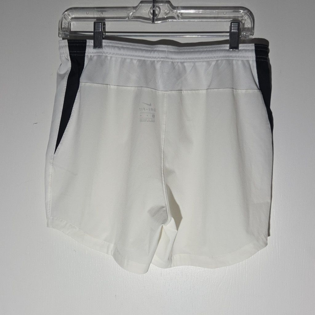 Nike Nike White Athletic Shorts for Performance Size Small Size 27" / US 4 / IT 40 - 2 Thumbnail