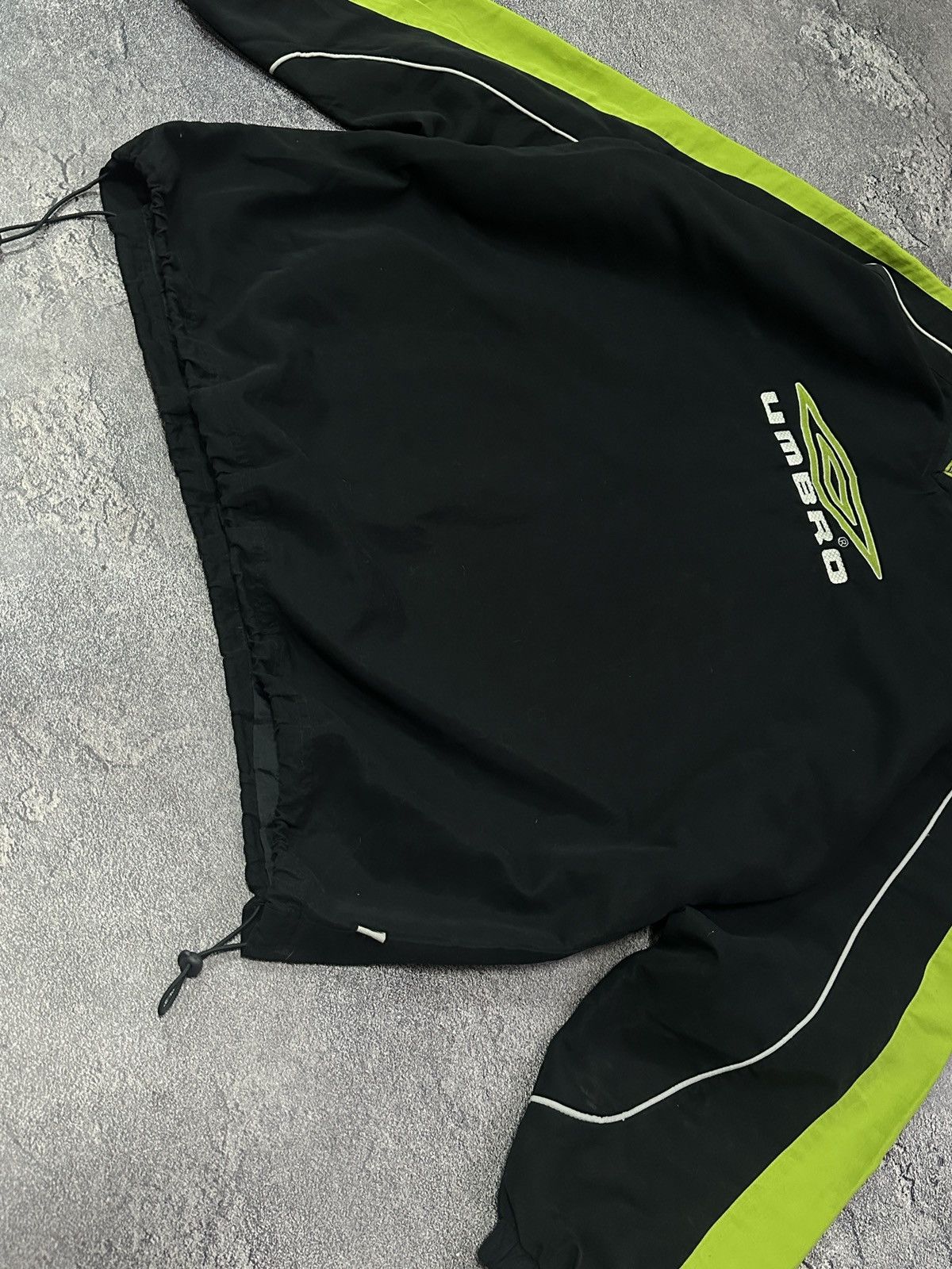 Umbro Vintage Umbro Nylon Big Logo Pullover Sweatshirt Oasis Style Size US XL / EU 56 / 4 - 5 Thumbnail