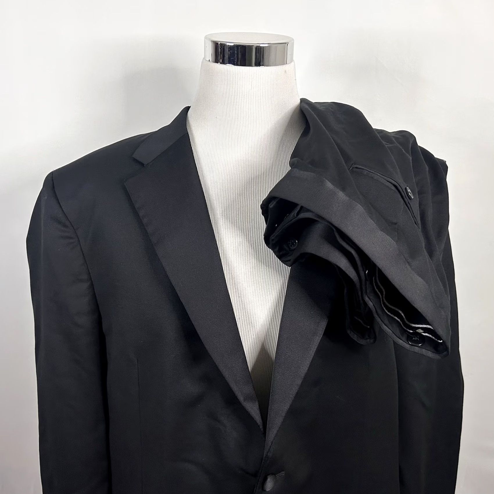 Joseph Abboud Joseph Abboud Tuxedo 50R Flat Front Black REDA Wool Two Button Vented Two-Piece Suit Mens Size 50R - 2 Thumbnail