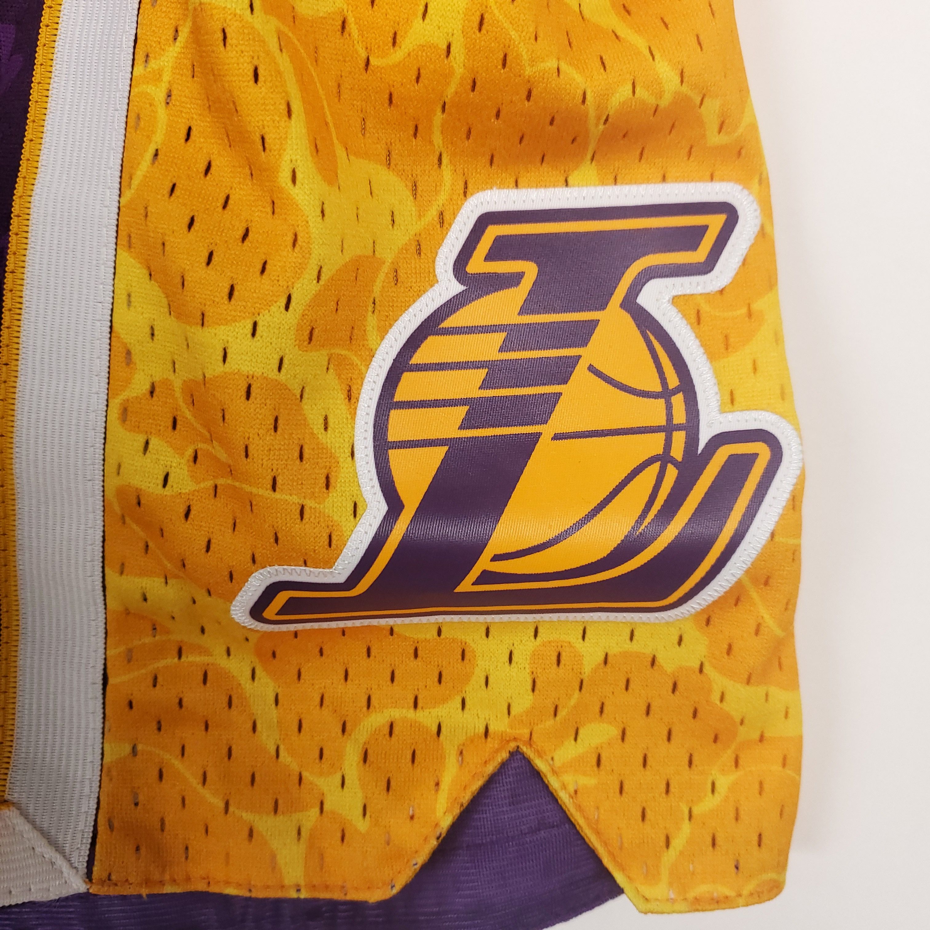 Bape × Mitchell & Ness Bape x Mitchell & Ness LA Lakers Shorts Size US 34 / EU 50 - 5 Thumbnail