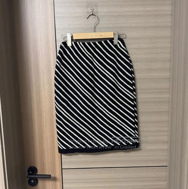 Chanel Chanel Multicolor Striped Cashmere Skirt . Size 23" - 2 Thumbnail