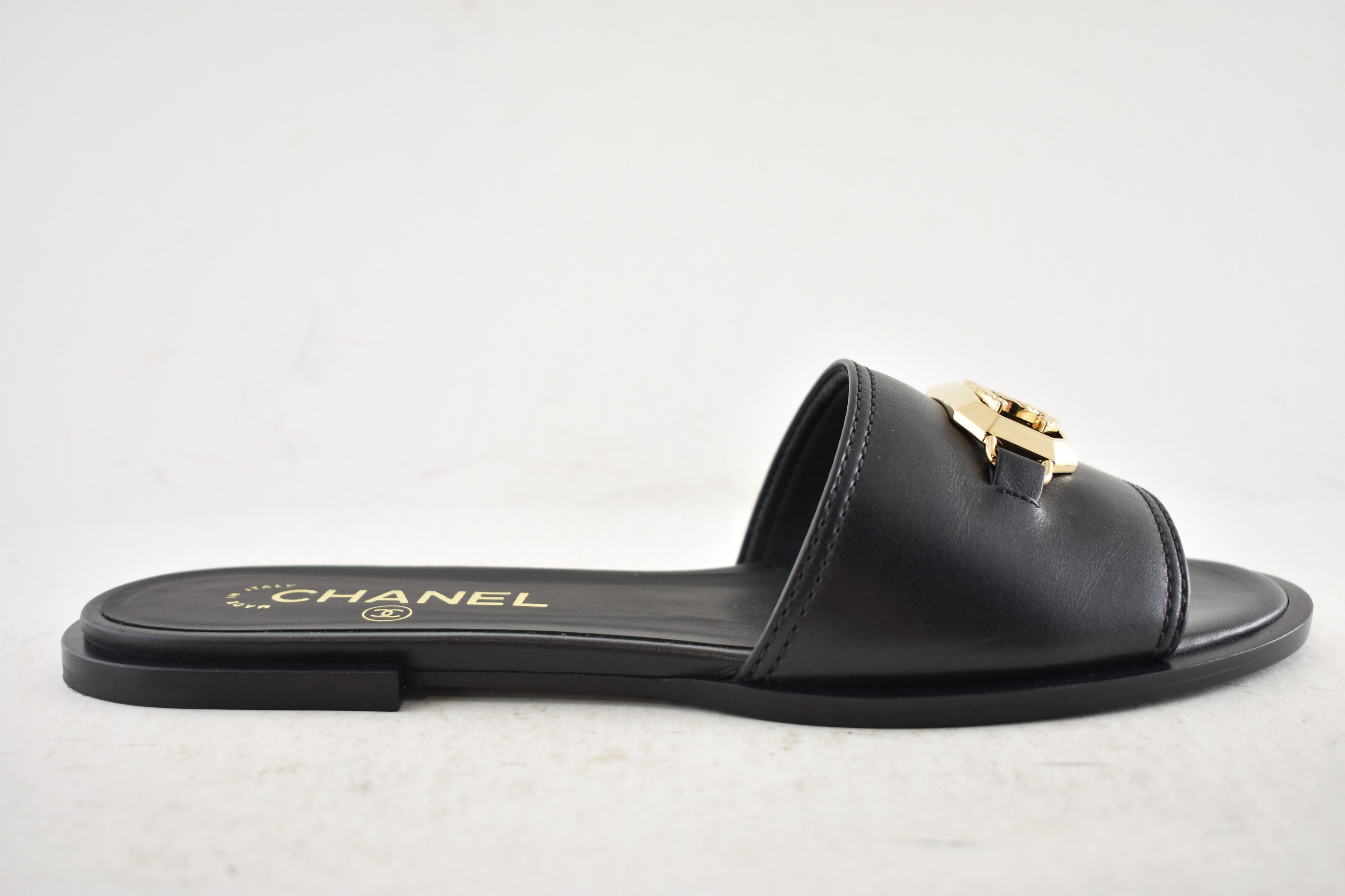 Chanel Chanel 23B Leather Gold CC Logo Mule Slides Sandals Flat 38 Size US 8 / IT 38 - 2 Thumbnail