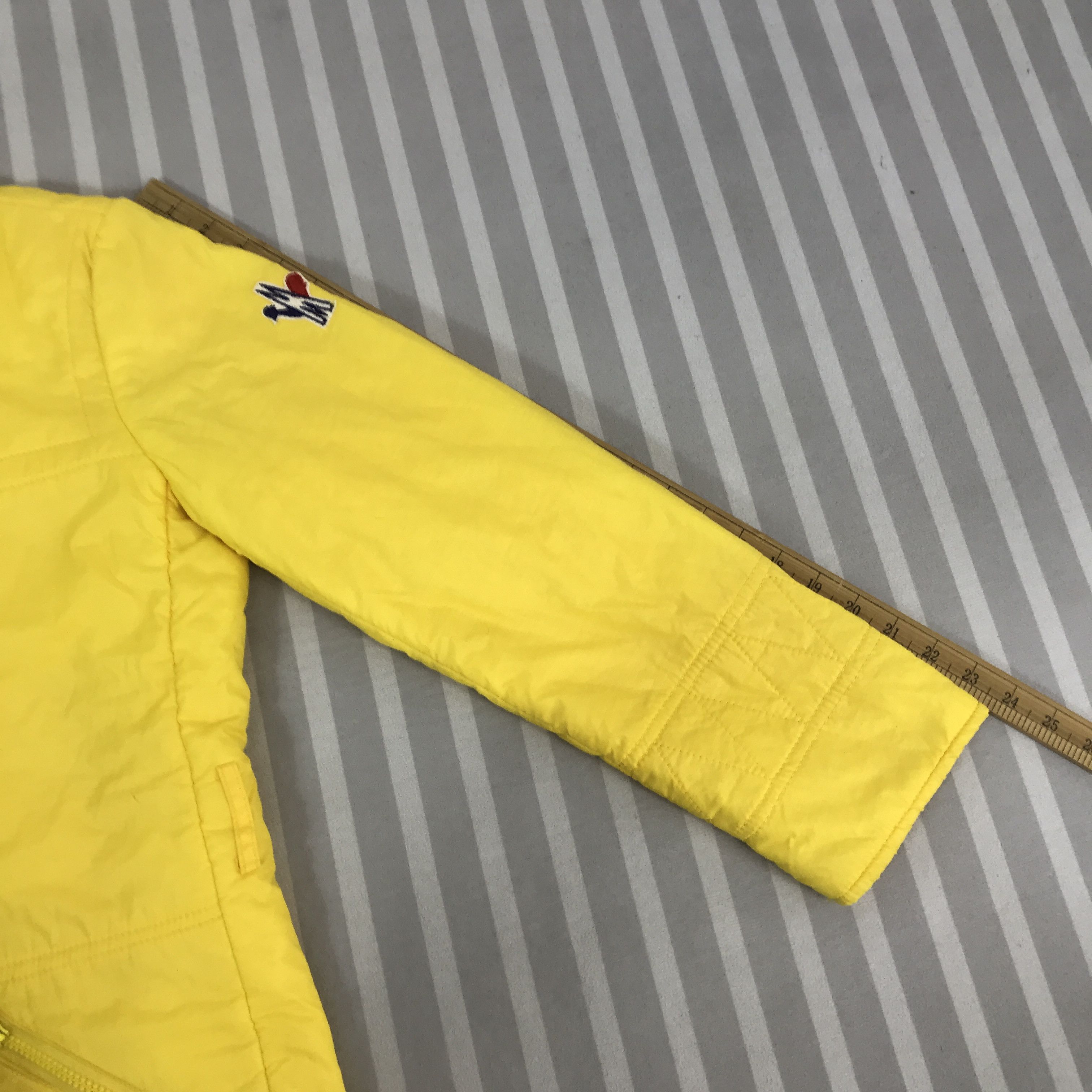 Moncler Vintage Moncler Ski wear yellow quilted Jacket Size US M / EU 48-50 / 2 - 6 Thumbnail