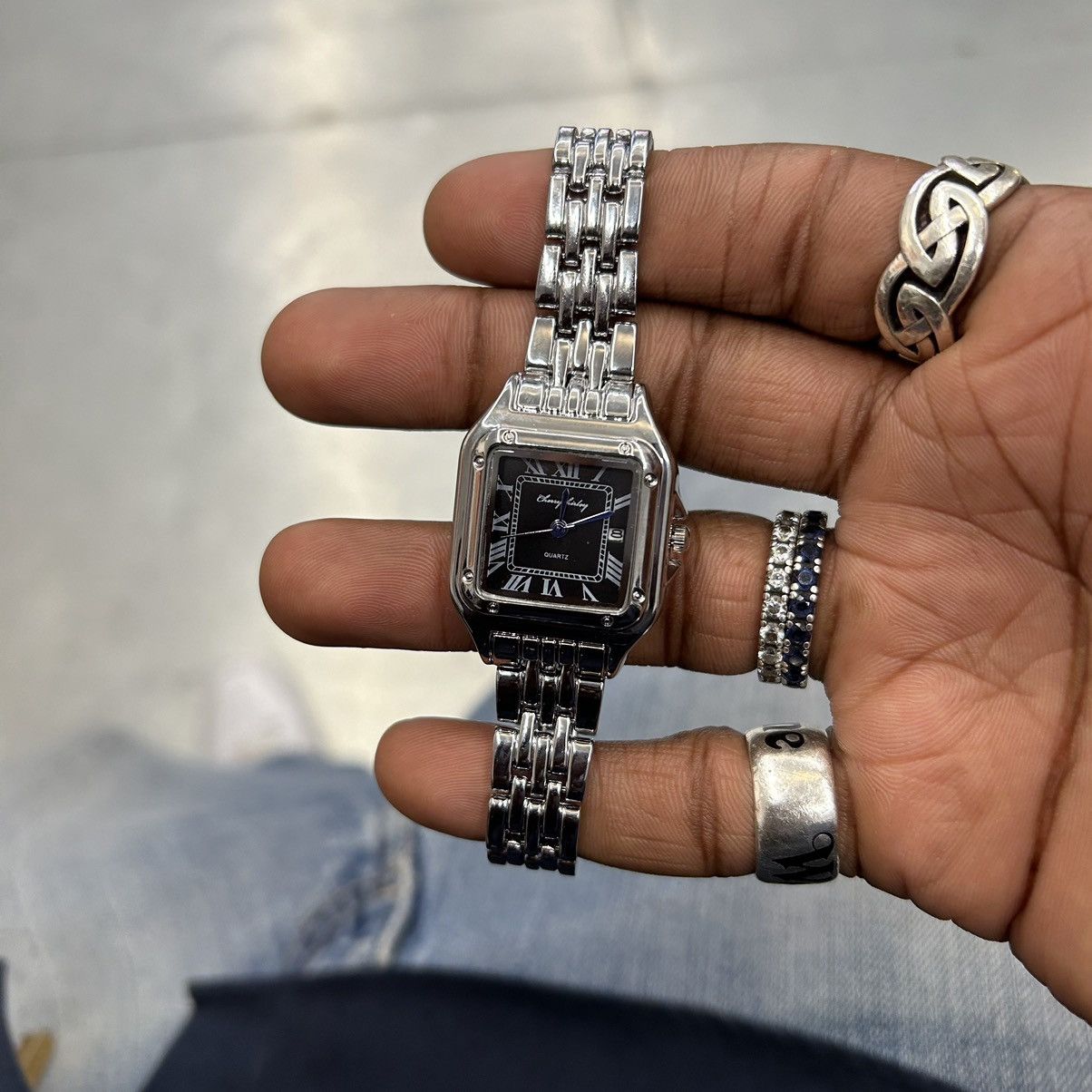Vintage Vintage 90s black dial luxury style quartz silver watch Size ONE SIZE - 4 Thumbnail