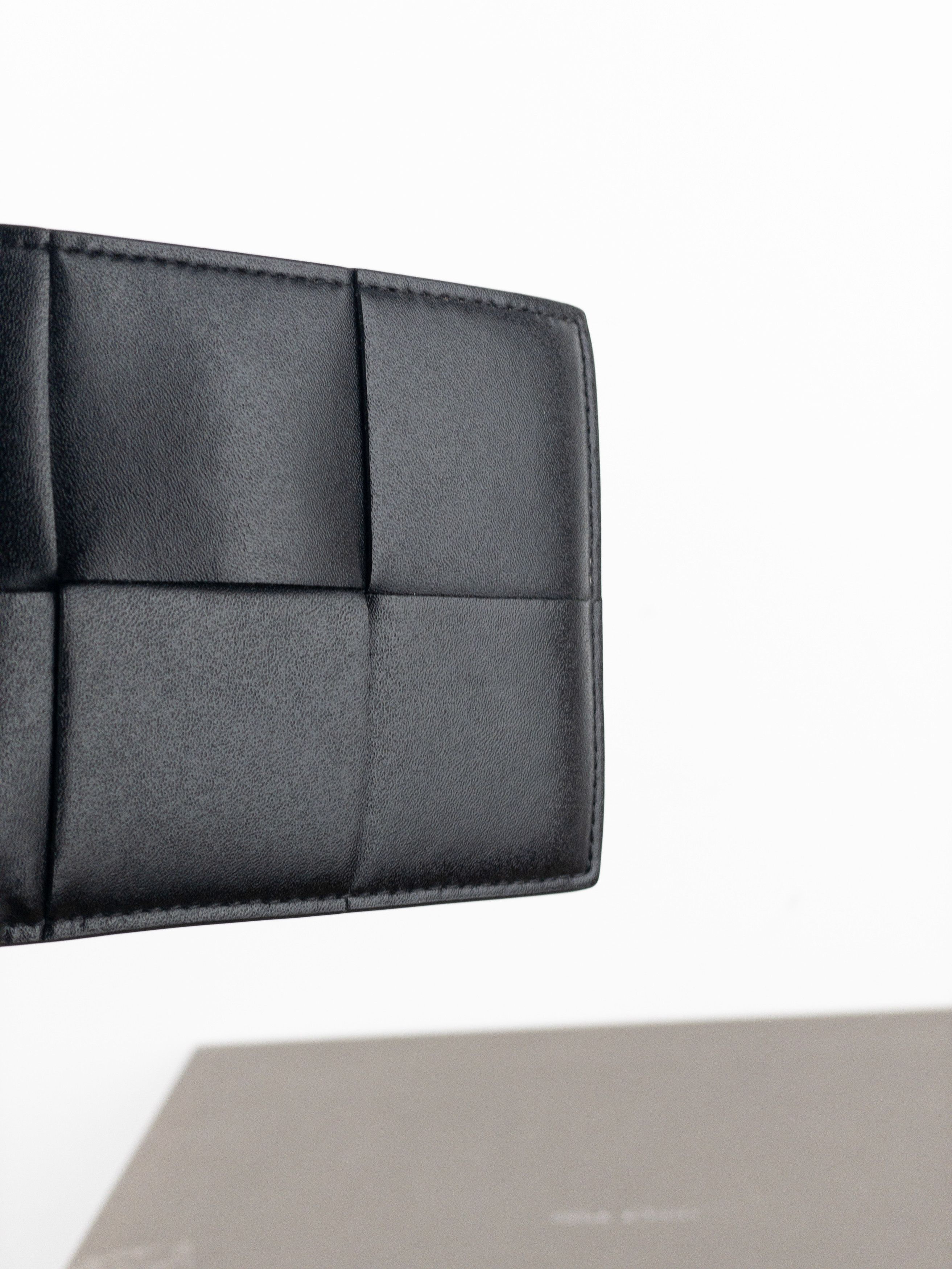 Bottega Veneta Bottega Veneta Cassette Bi-Fold Wallet Leather Black Size ONE SIZE - 14 Thumbnail