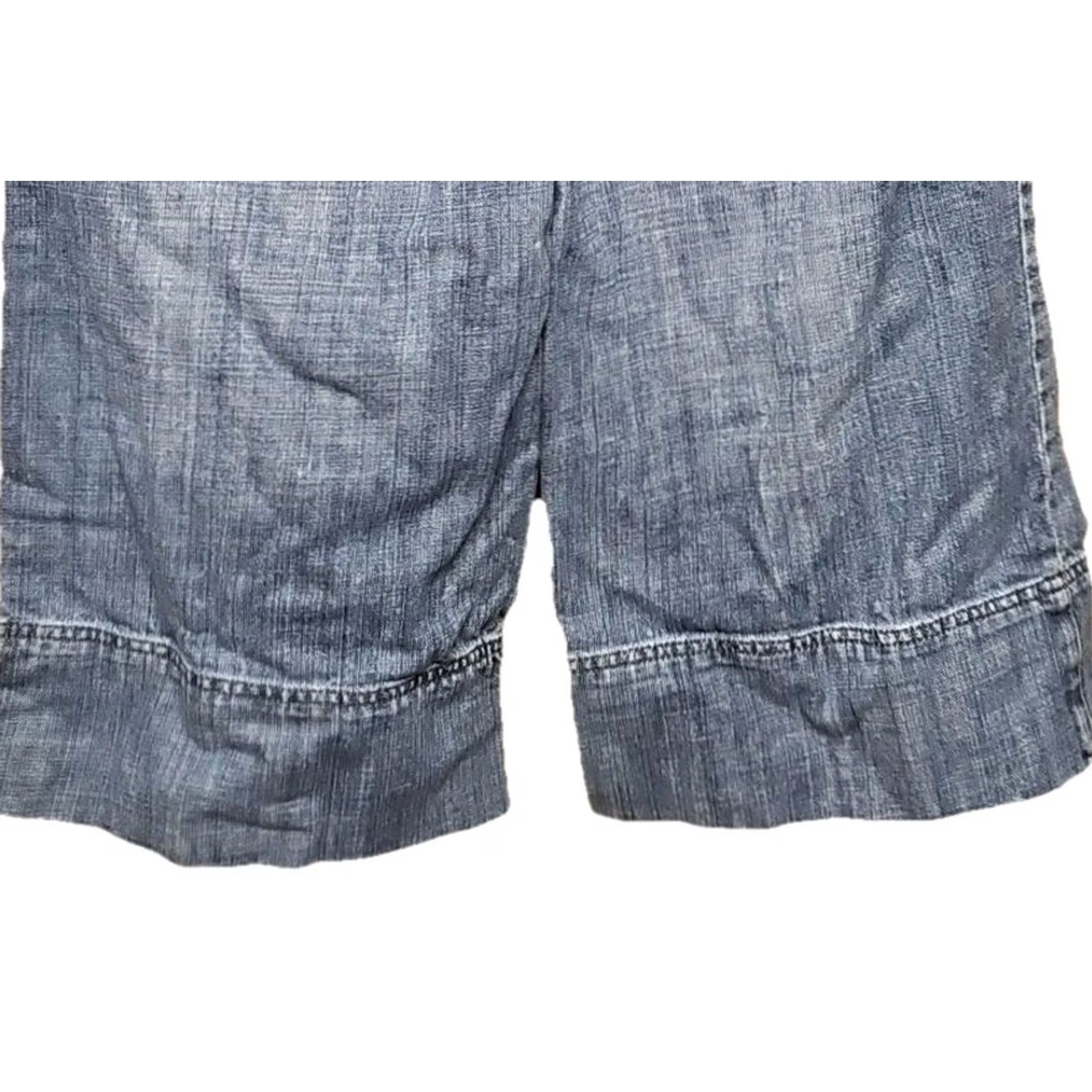 American Eagle Outfitters AE Y2K Light Wash Wide Leg Bermuda Shorts Size 6 Blue Denim Cotton Blend Flat Front Zip Inseam 16 Womens AAEO Size 28" / US 6 / IT 42 - 7 Thumbnail