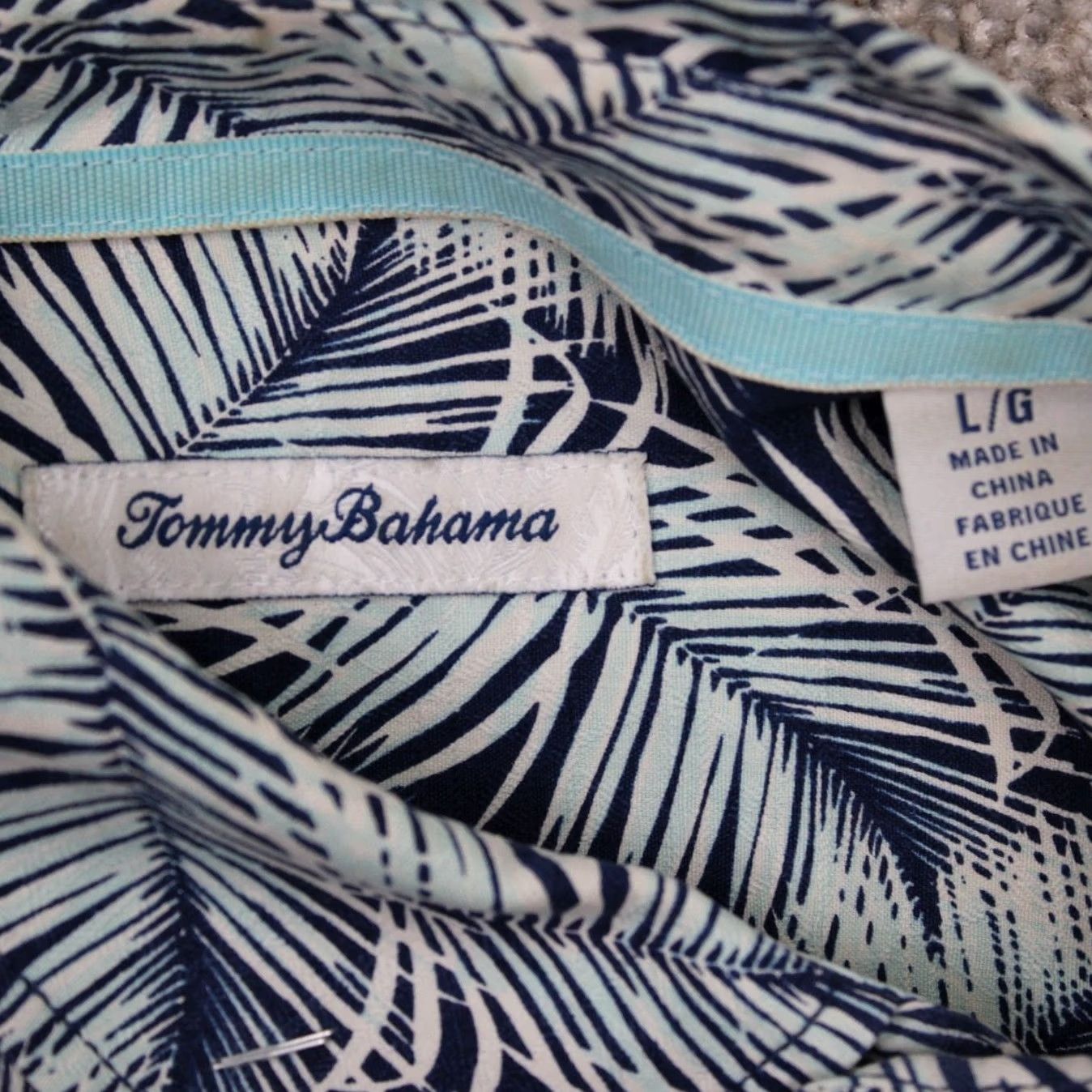 Tommy Bahama Tommy Bahama Hawaiian Shirt Mens Large Blue Floral 100% Silk Short Sleeve Button-Up Shirt Regular Fit Women/Womens? Size US L / EU 52-54 / 3 - 7 Thumbnail