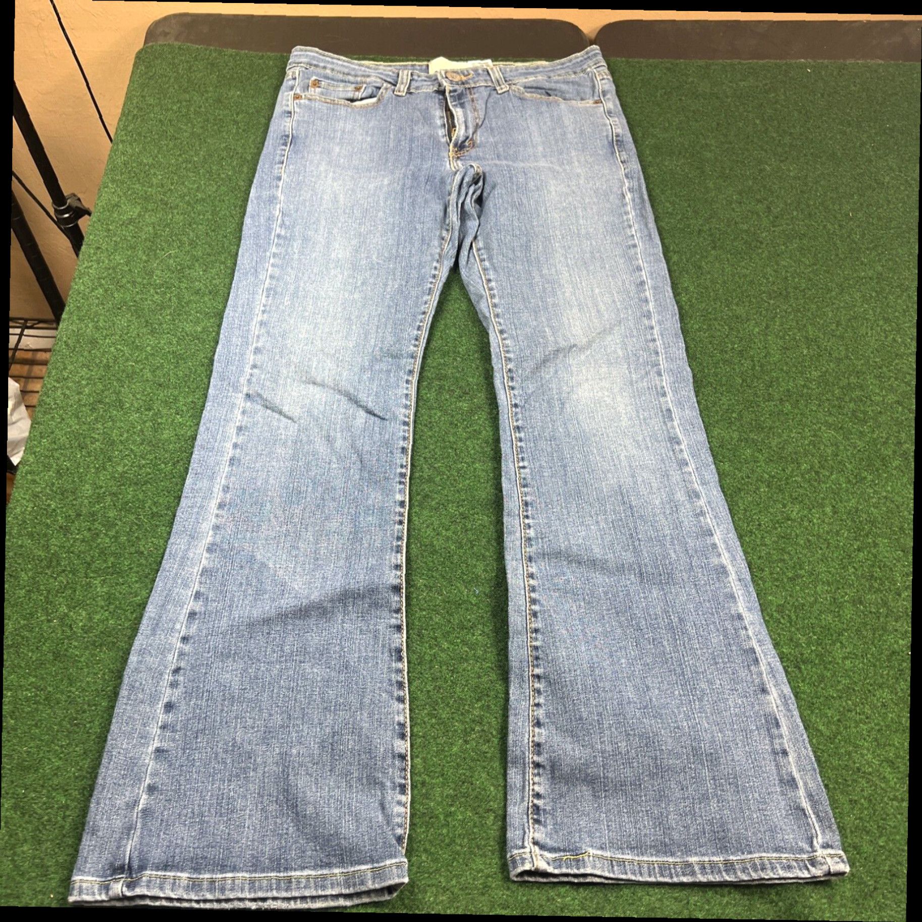 Levi's Levi's 519 Low Stretch Flare Denim Jeans 5 Pocket Juniors 11 M Sz Meas:32x30 Size 32" / US 10 / IT 46 - 5 Thumbnail