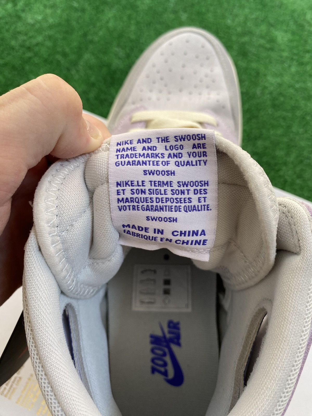 Nike WMNS Air Jordan 1 Mid Size US 10.5 / EU 43-44 - 7 Thumbnail