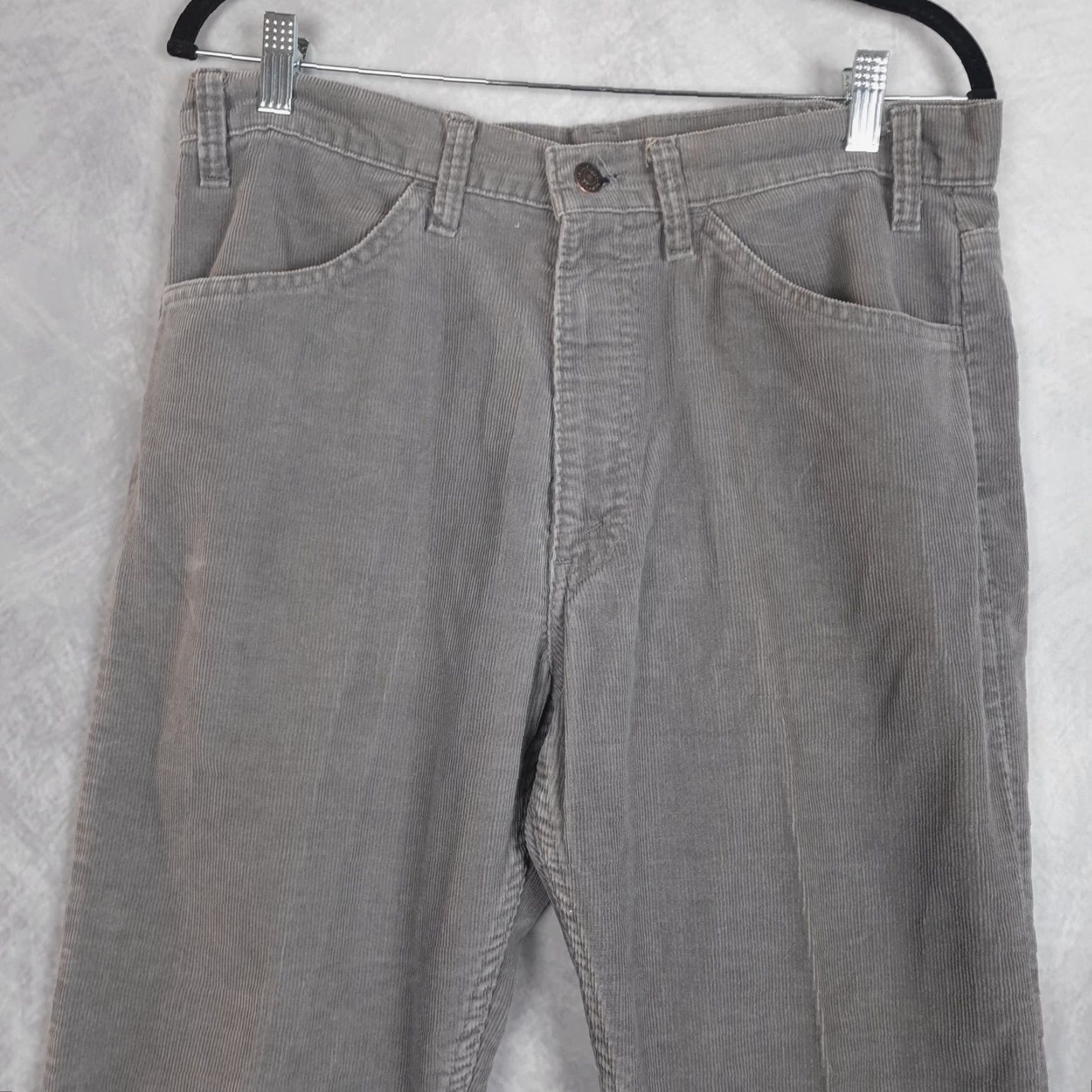Levi's VINTAGE Levi's 519 Corduroy Chino Pants Mens 33x28 Gray Straight Leg Casual 80s Size US 33 - 3 Thumbnail