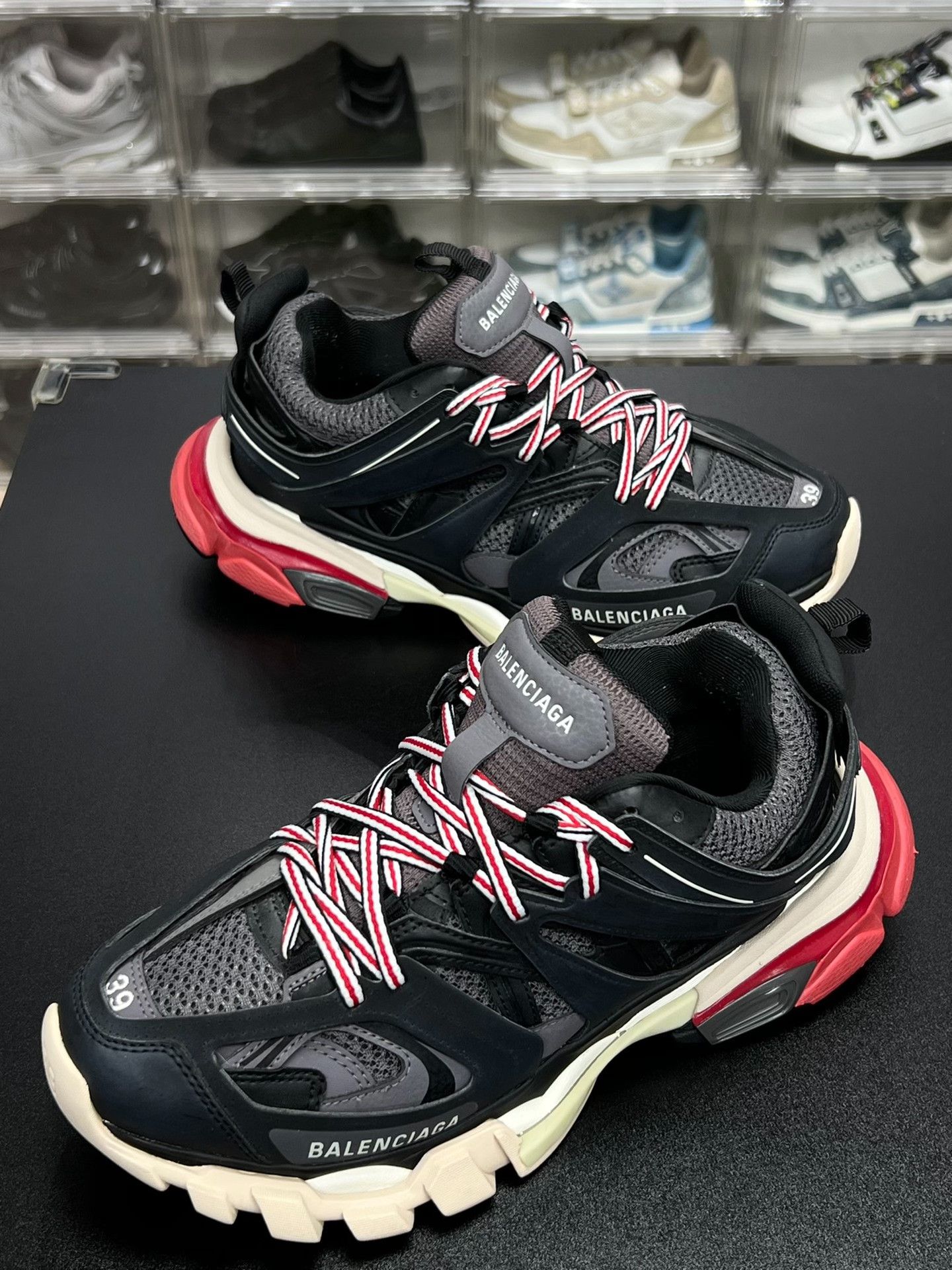 Balenciaga Balenciaga Black Lowtop Sneakers 6 Men Size US 6 / EU 39 - 1 Thumbnail