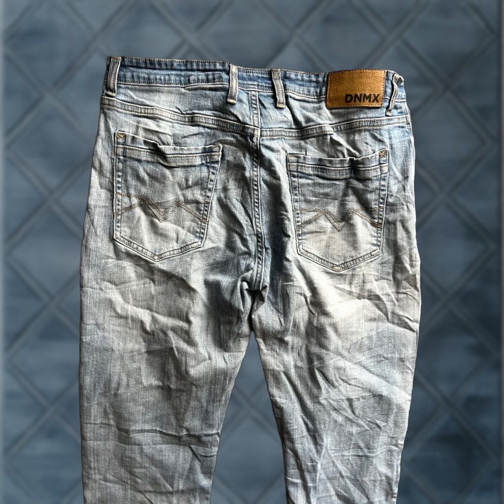 Vintage VINTAGE DNMX Jeans Slim 34x28 Light Wash Denim 34 Waist Tapered Fit 5-Pocket USA Mens Belt Loops Zipper Button Logo Stretch Cotton Size US 34 / EU 50 - 1 Thumbnail