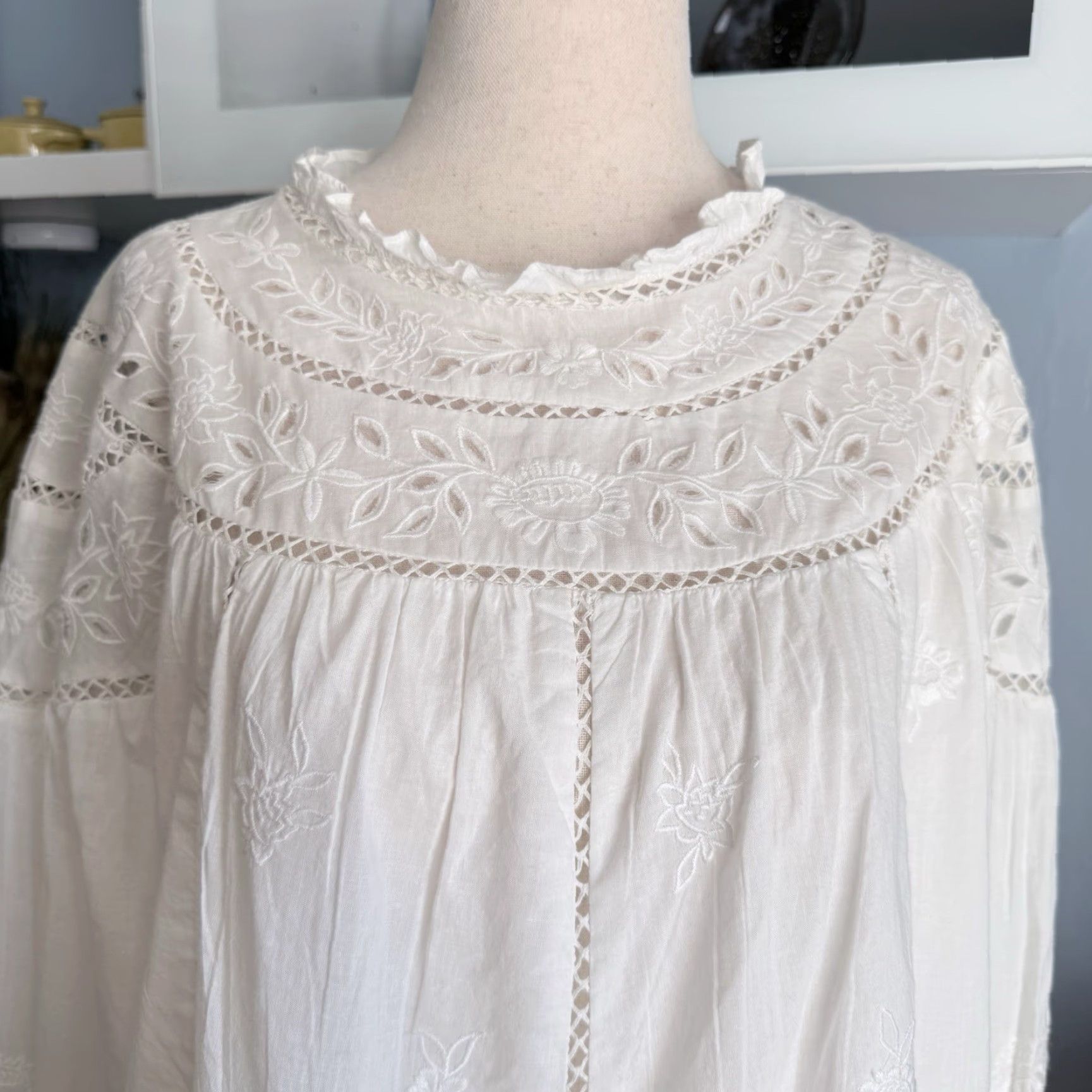 Anthropologie Anthropologie Blouse XS White Floral Embroidery Boho Peasant Cutout Cotton Long Sleeve Button Collared Casual Womens Size XS / US 0-2 / IT 36-38 - 2 Thumbnail