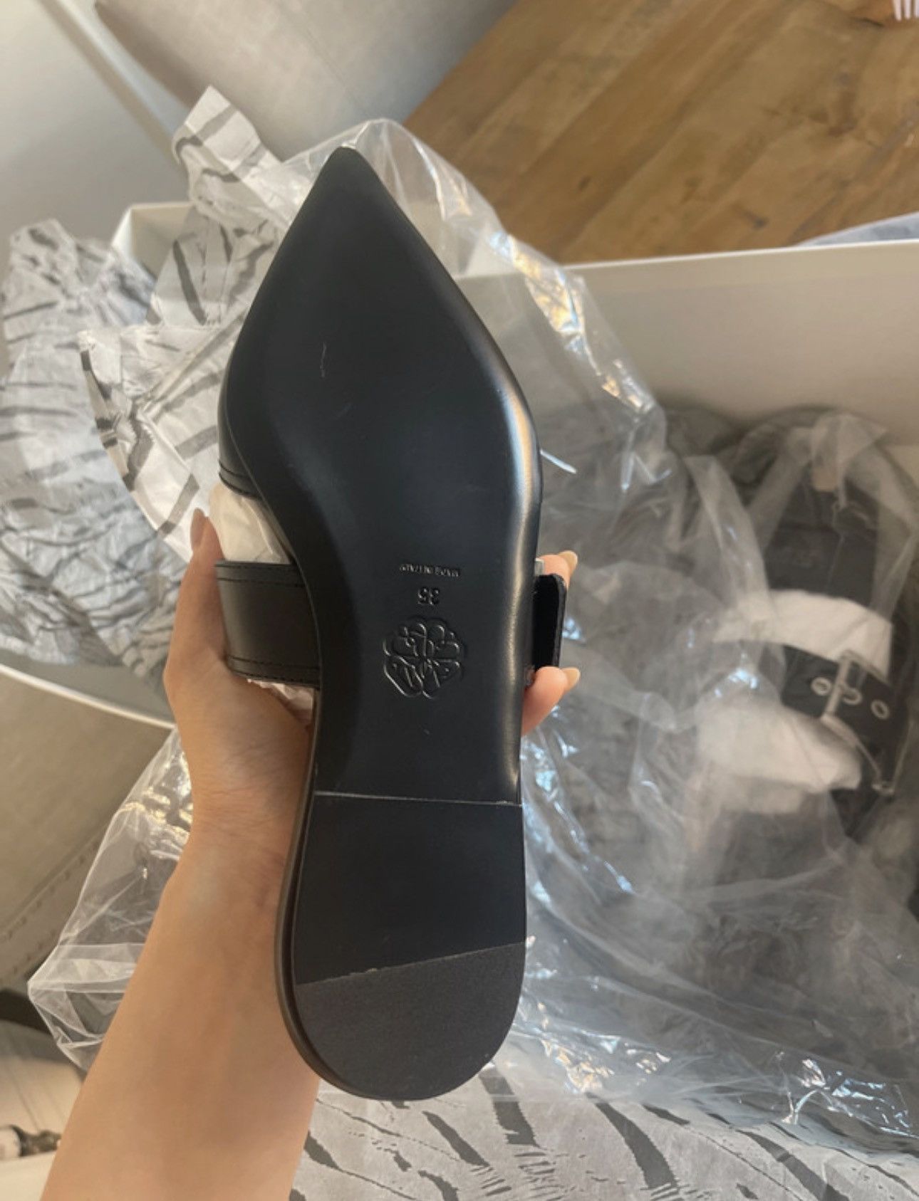 Alexander McQueen Alexander McQueen buckled leather mules. UK2-2.5, EU35 Size US 5 / IT 35 - 4 Thumbnail