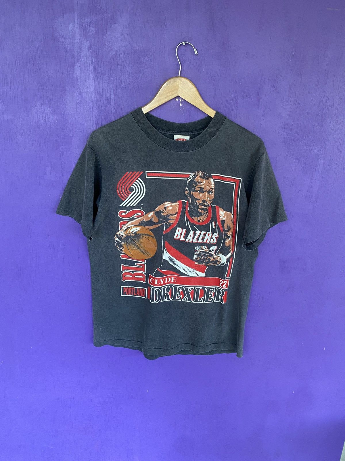 Nutmeg Vintage 90s Nutmeg Trailblazers Clyde Drexler player tee Size US L / EU 52-54 / 3 - 1 Thumbnail