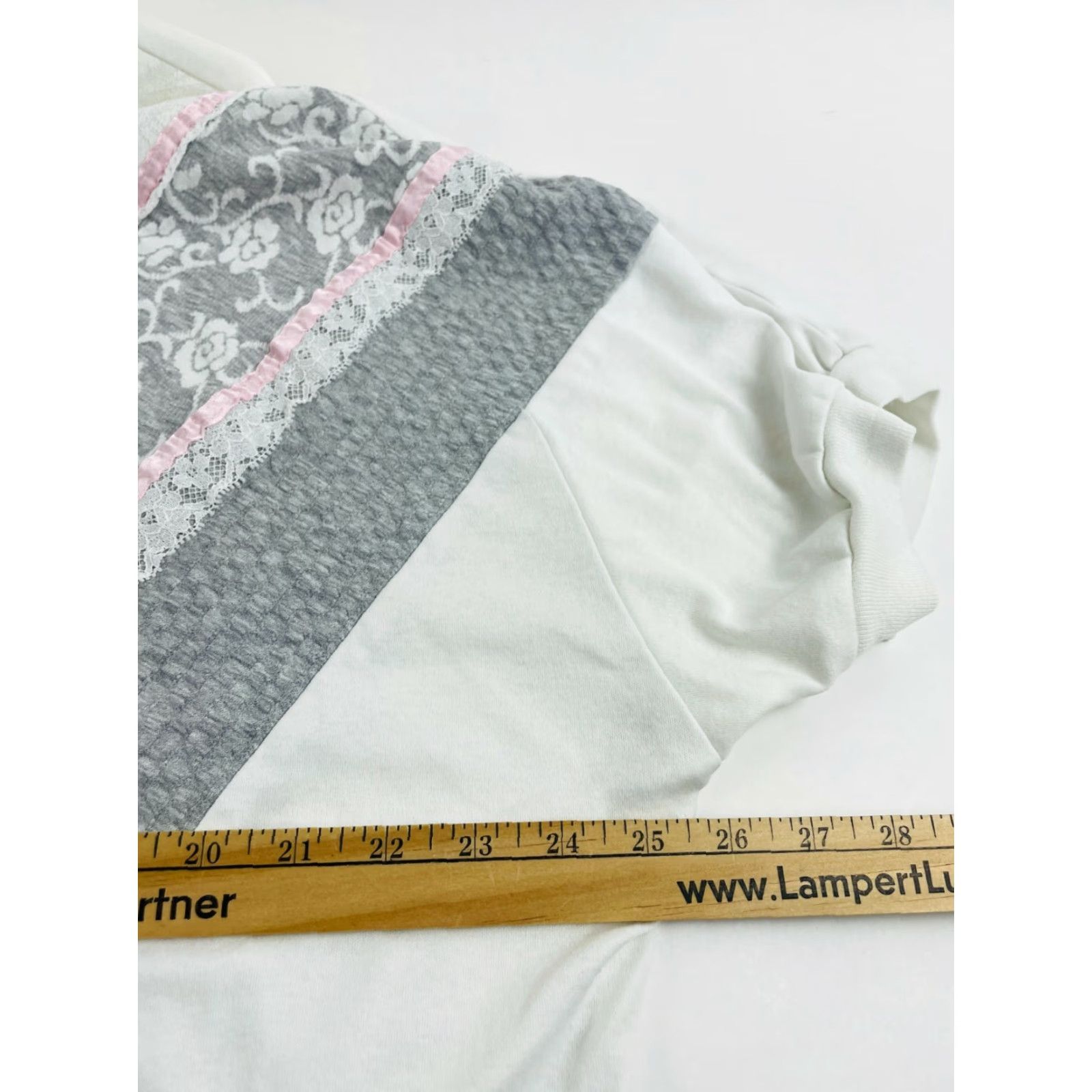 Vintage Alabuy T-Shirt Women White 3/4 Sleeve Floral Chevron Lace Casual L Basic Vintage: No? (Note: must avoid adding new info; also avoid N/A). Size L / US 10 / IT 46 - 4 Thumbnail