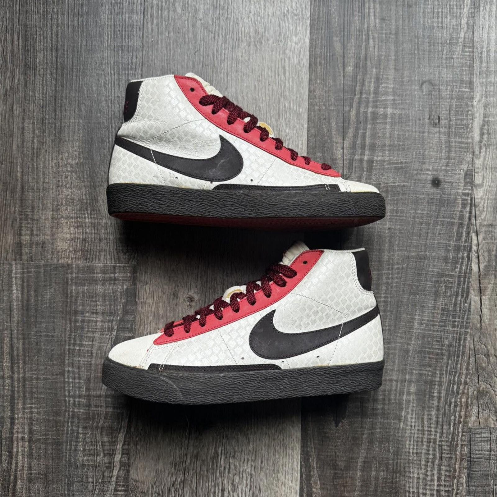 Nike NIKE • W'S Blazer High "Valentines Day" (7.5M) Size US 7.5 / EU 40-41 - 2 Thumbnail