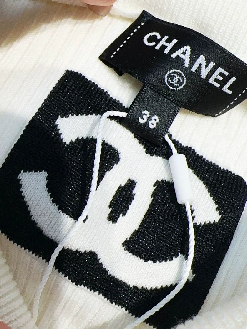 Chanel Chanel Ski series white 38 yards polo collar back double C Size XS / US 0-2 / IT 36-38 - 5 Thumbnail