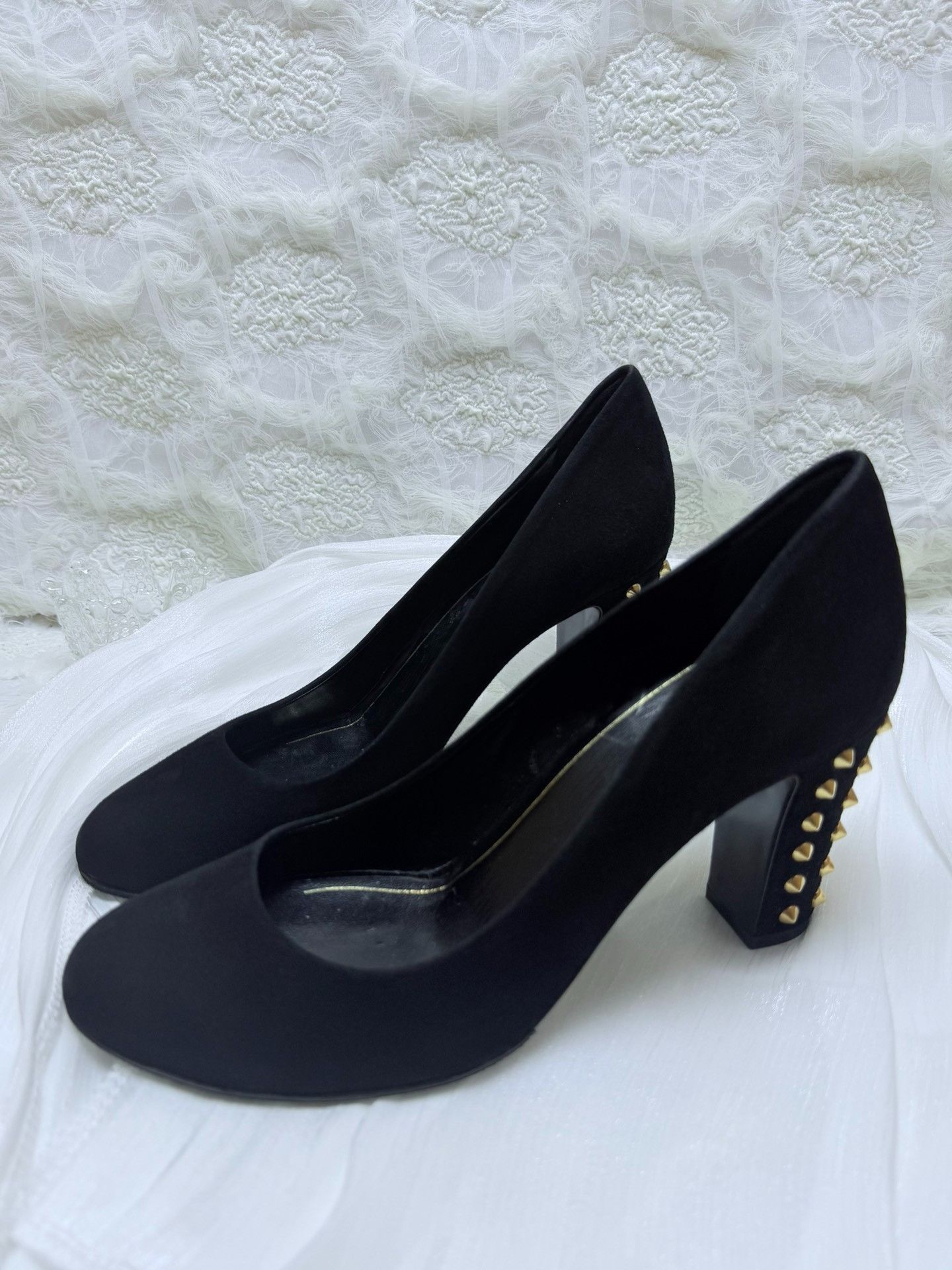 Gucci Gucci Black Lowtop Sneakers us_7 Women Size US 7 / IT 37 - 1 Thumbnail