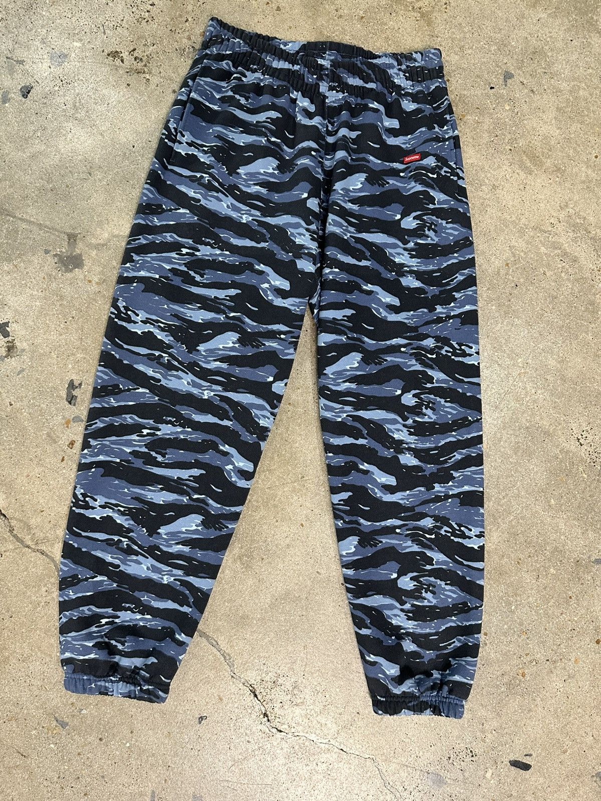 Supreme Supreme Tiger Camo Small Box logo Sweats - Size S Size US 30 / EU 46 - 1 Thumbnail