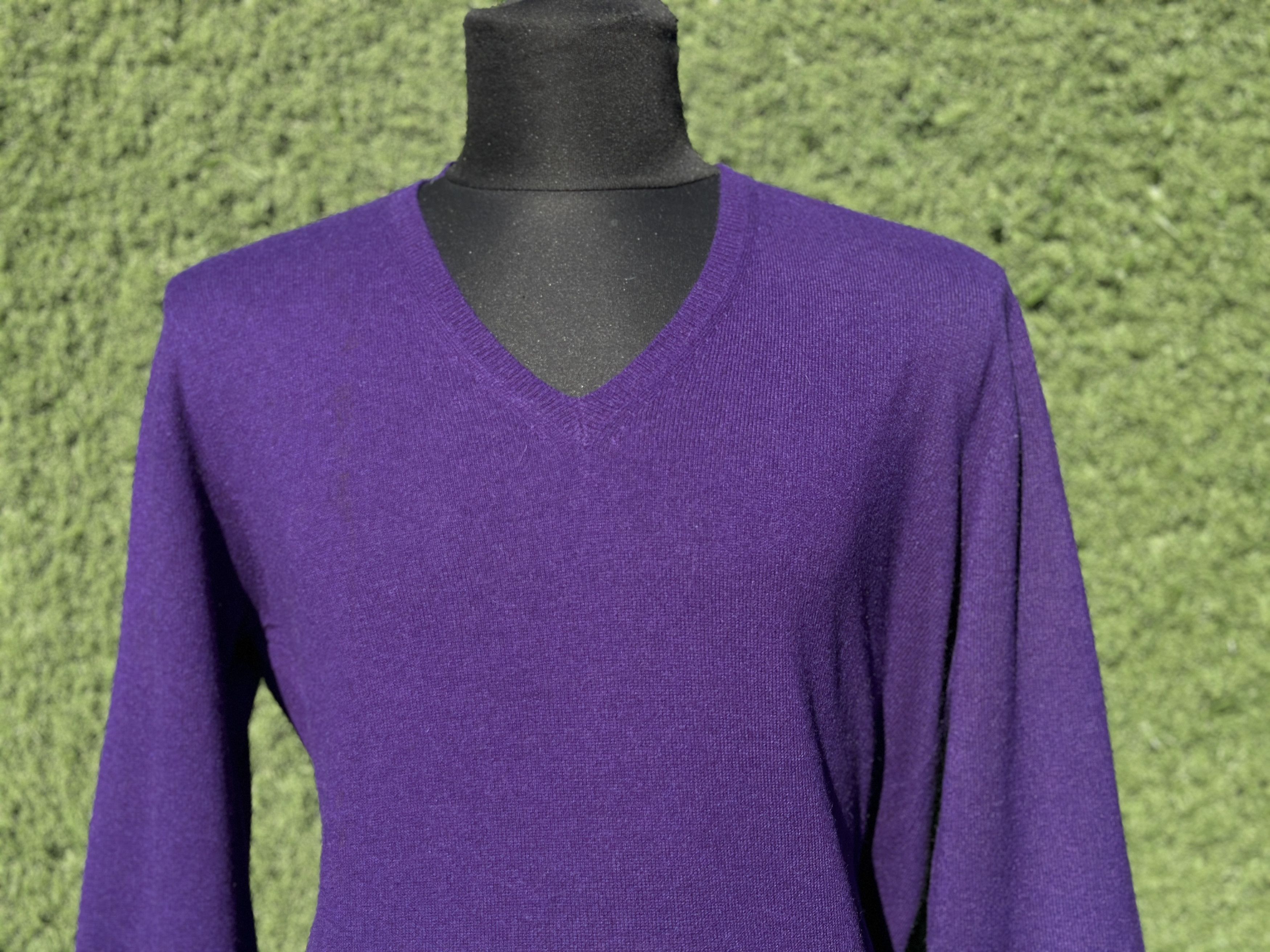 Prada Prada Men’s V-Neck Fine Wool Knit Sweater Size 52 IT L Size US L / EU 52-54 / 3 - 6 Thumbnail