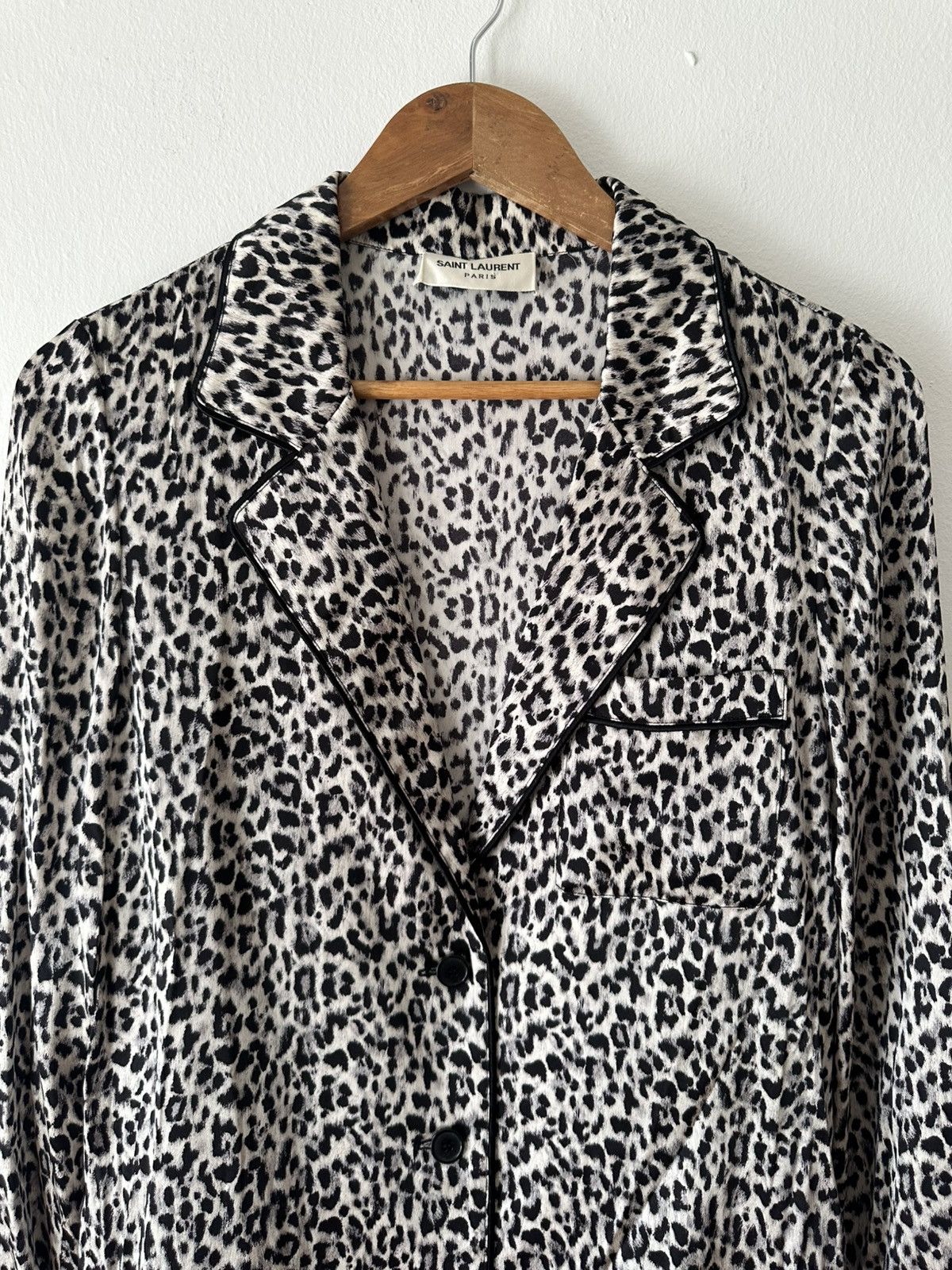 Saint Laurent Paris Saint Laurent Paris Leopard Print Silk Blazer Size XS / US 0-2 / IT 36-38 - 2 Thumbnail